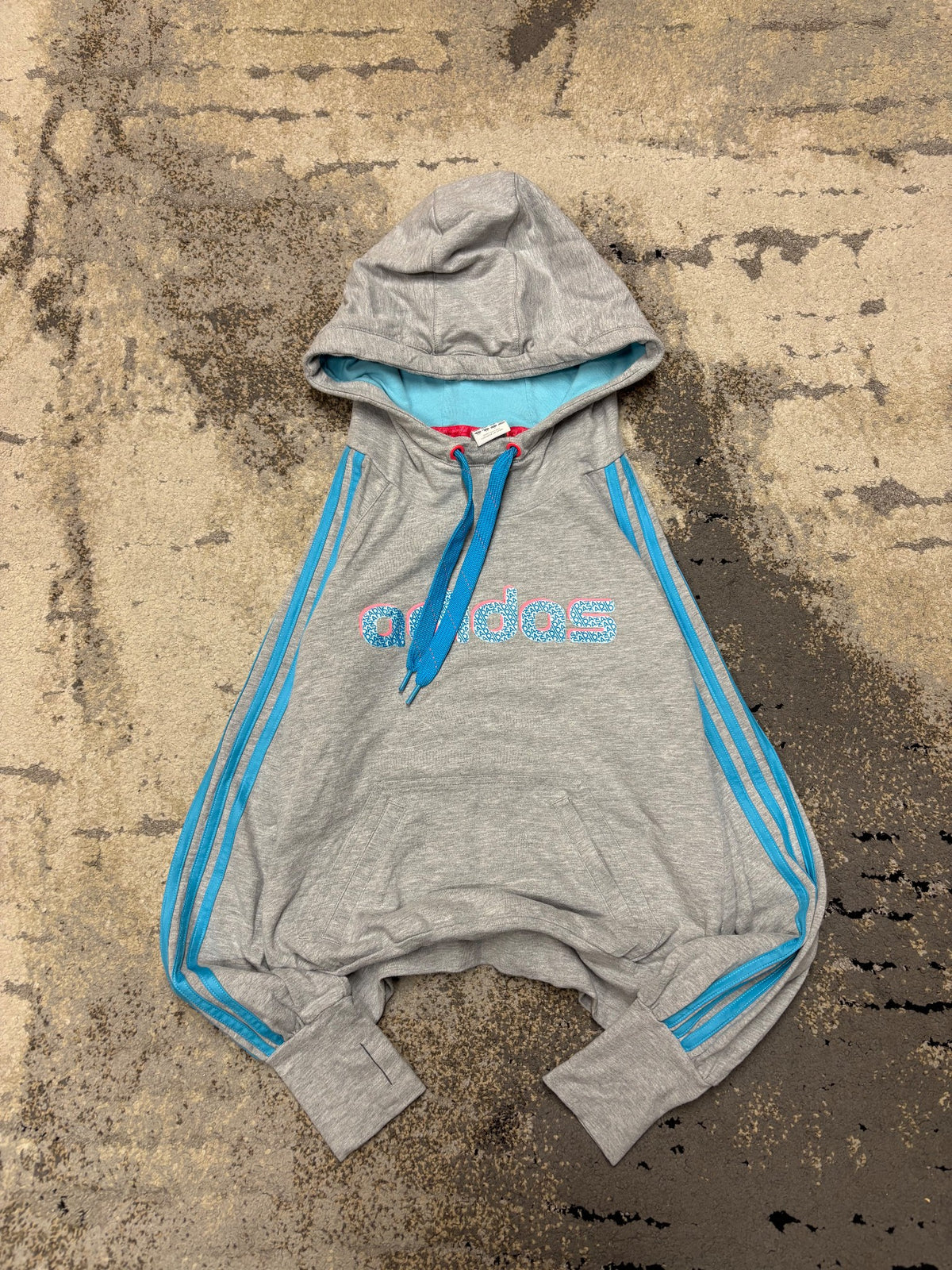 Bluza Adidas Vintage retro y2k hoodie, damskie w bardzo dobrym stanie rozmiar S, widok z przodu