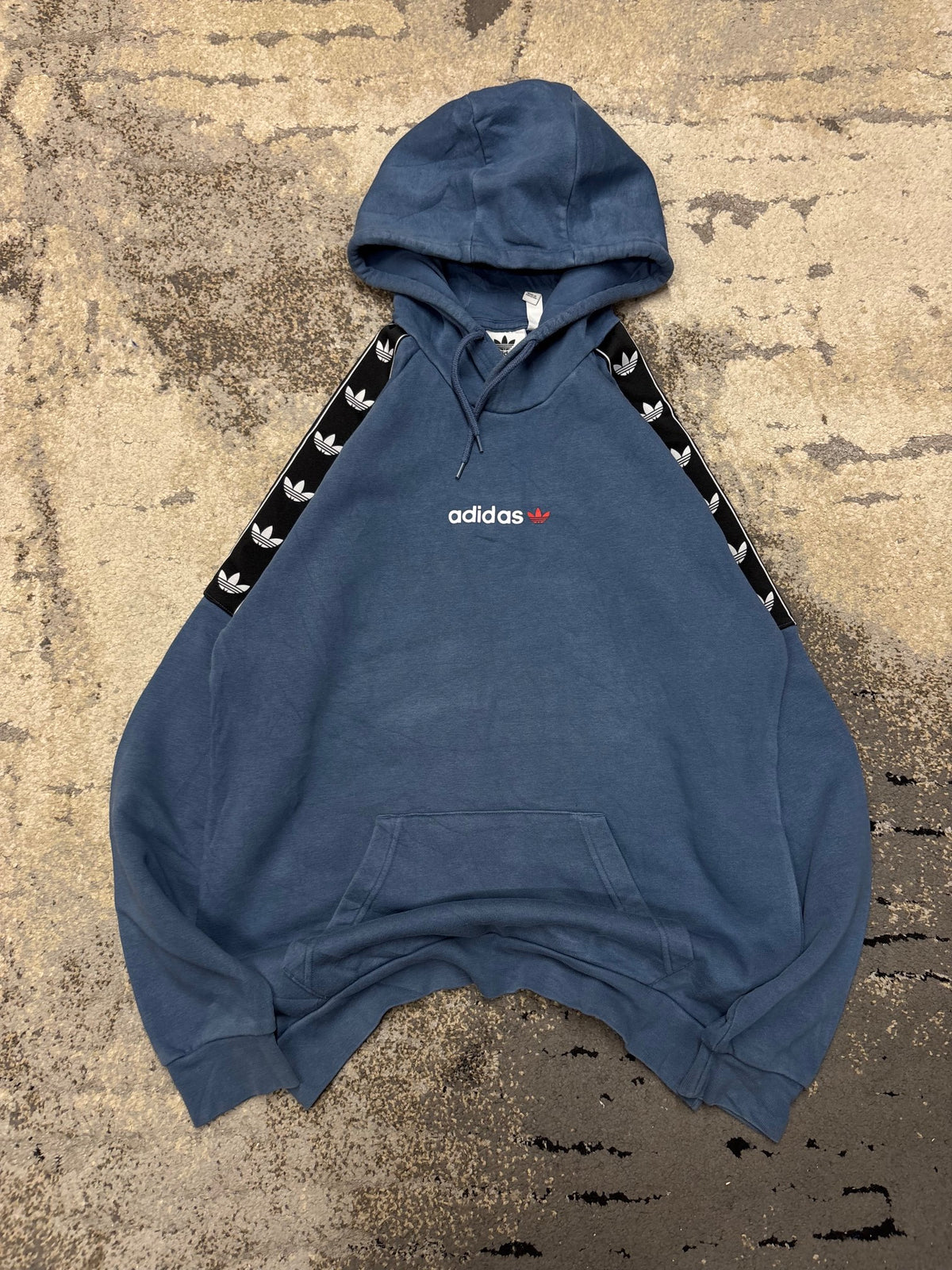 Bluza Adidas hoodie, męskie w bardzo dobrym stanie rozmiar M, detal