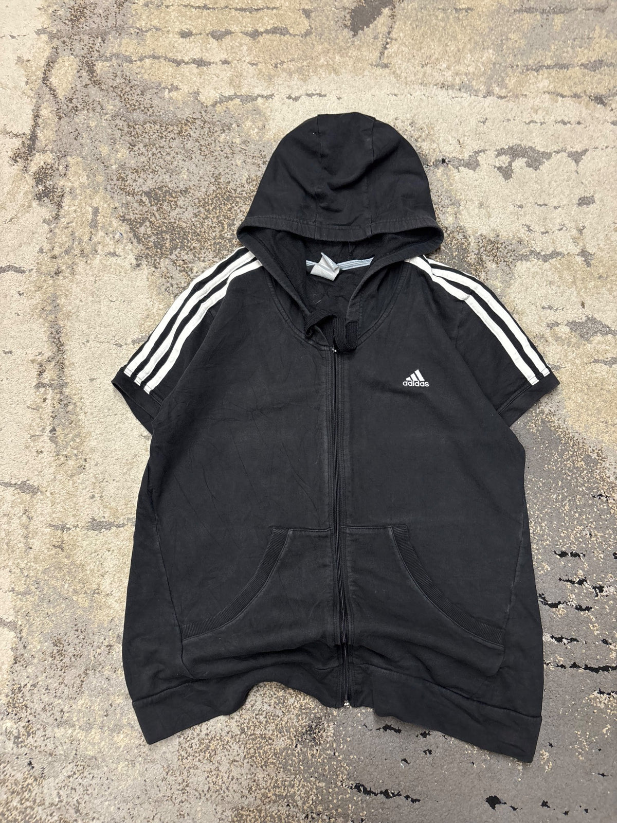 Bluza Adidas zipp, damskie w bardzo dobrym stanie rozmiar L, widok z przodu
