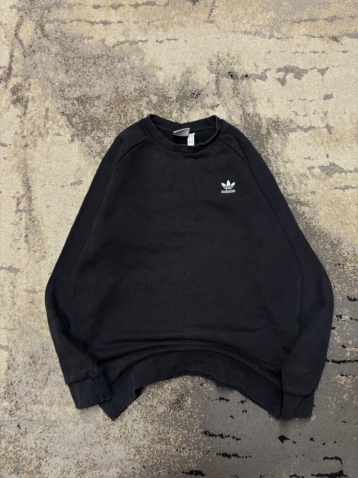 Bluza Adidas crevneck, damskie w bardzo dobrym stanie rozmiar M, detal