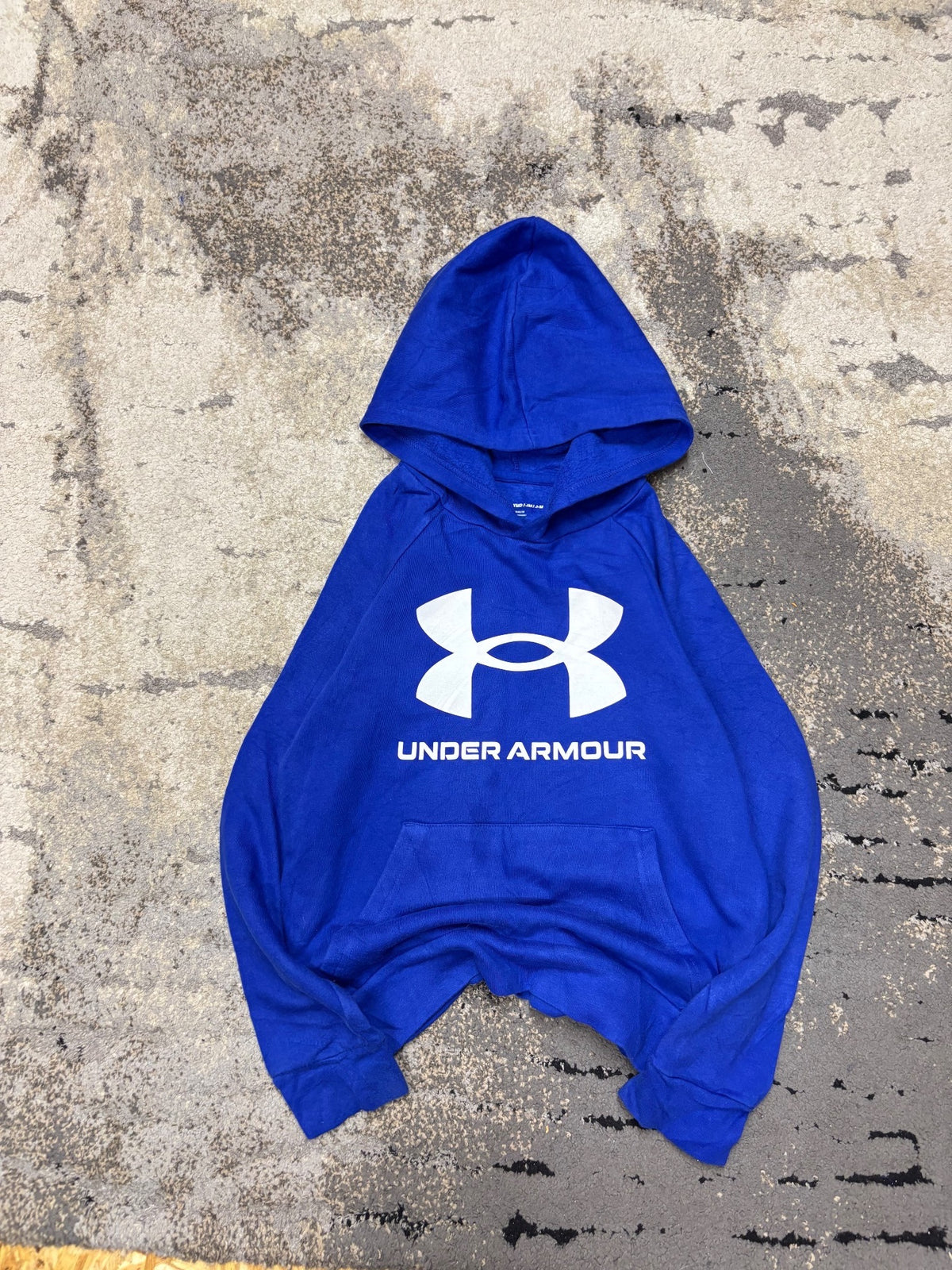 Bluza Under Armour hoodie, dziecięce w bardzo dobrym stanie rozmiar M, widok z przodu