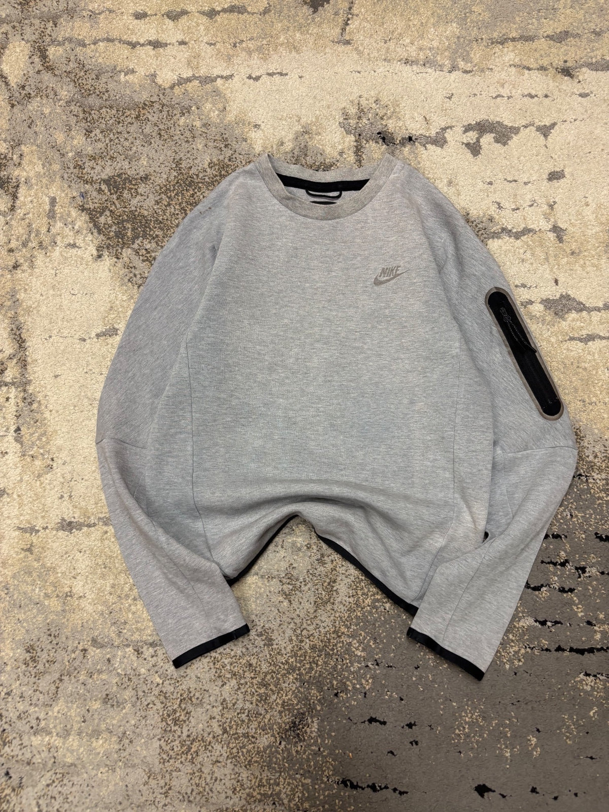 Bluza Nike Tech Fleece, damskie w dobrym stanie rozmiar XS, detal