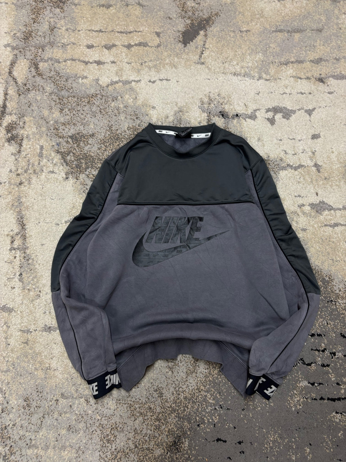 Bluza Nike hoodie, damskie w bardzo dobrym stanie rozmiar XS, detal