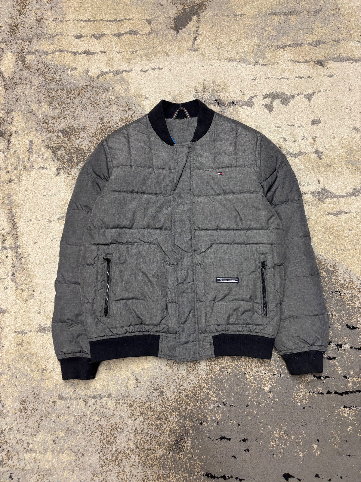 Kurtka Tommy Hilfiger pikowana, dziecięce w bardzo dobrym stanie rozmiar 158 cm / 13 lat, widok z przodu