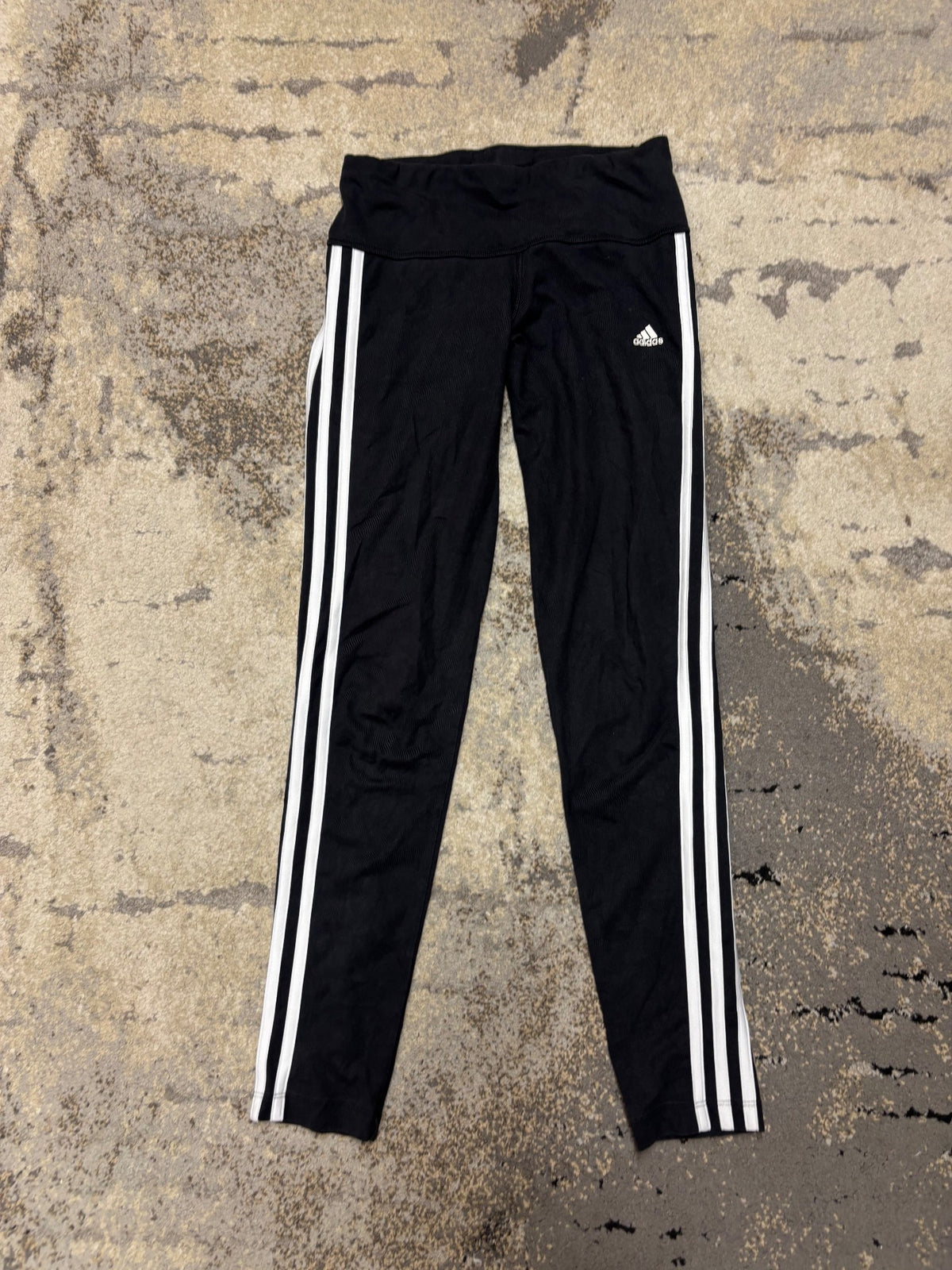 Legginsy adidas, damskie w bardzo dobrym stanie rozmiar XS, detal