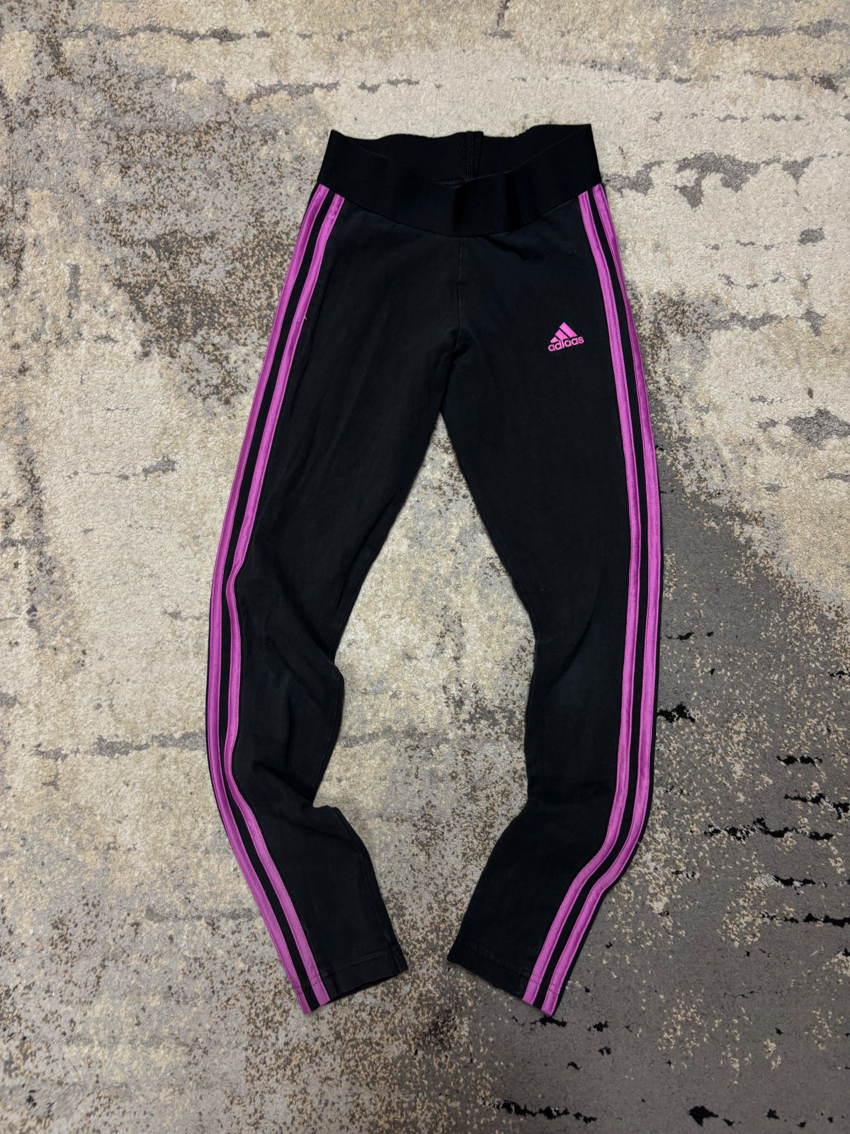 Legginsy adidas, damskie w bardzo dobrym stanie rozmiar XS, detal
