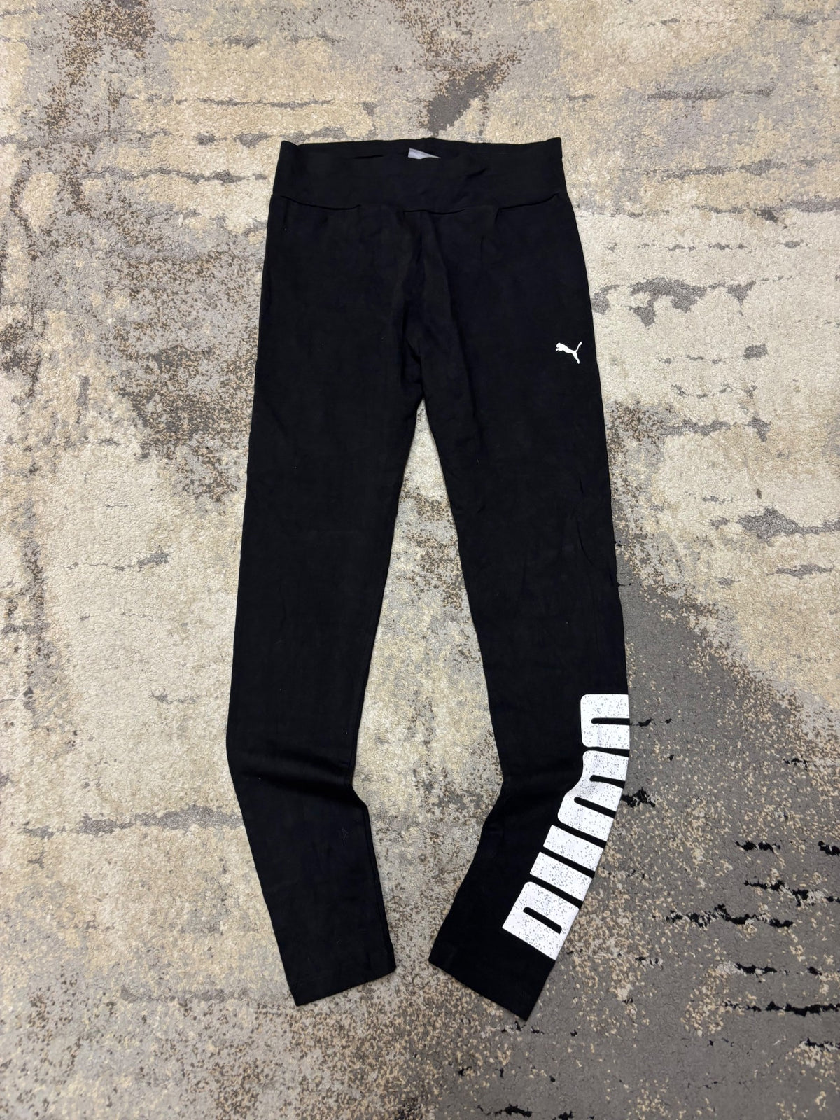 Legginsy Puma, damskie w bardzo dobrym stanie rozmiar M, widok z przodu