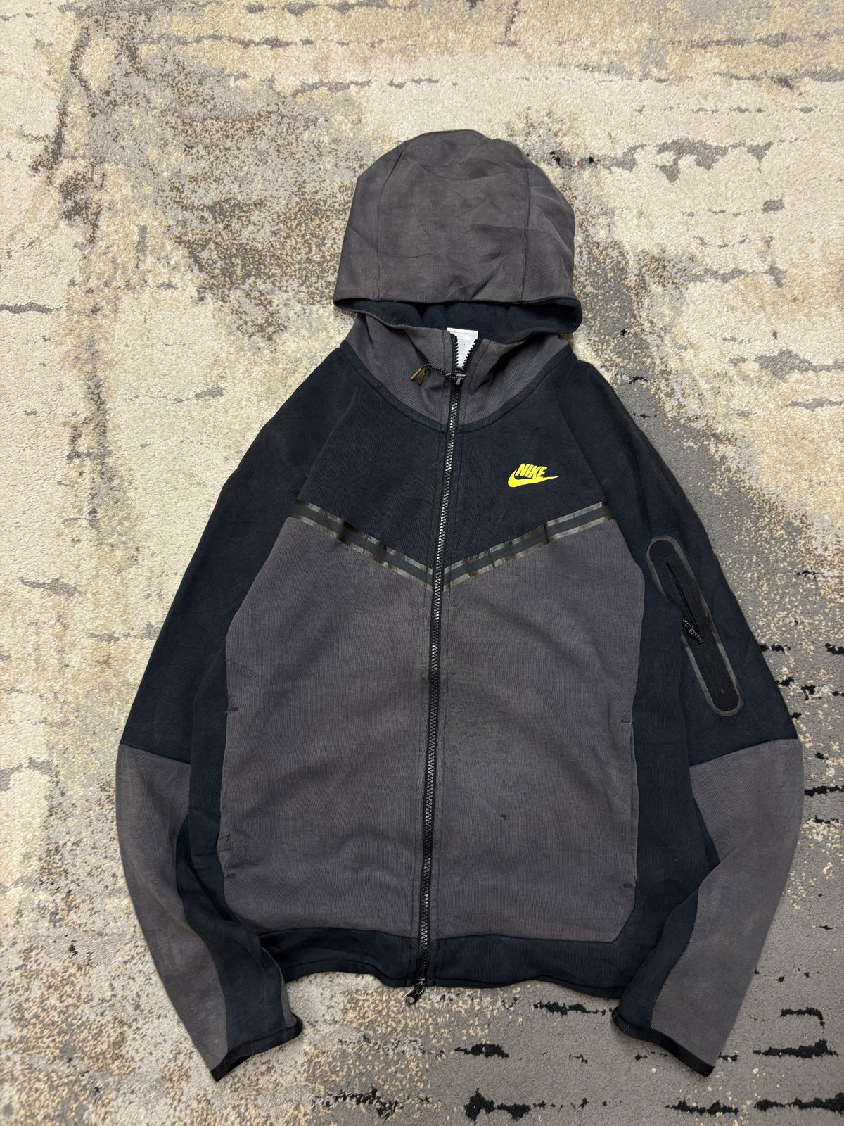 Bluza Nike Tech Fleece, męskie w dobrym stanie rozmiar S, widok z przodu