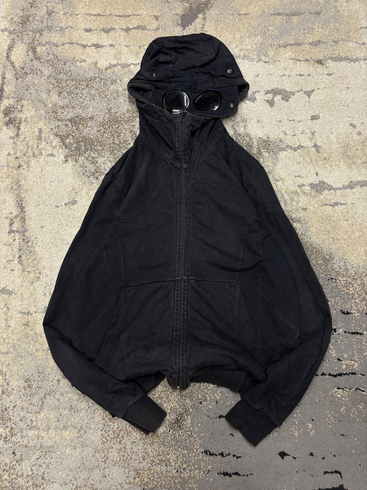 C.P. Company Bluza C.P Company zipp, męskie w bardzo dobrym stanie rozmiar L, widok z przodu