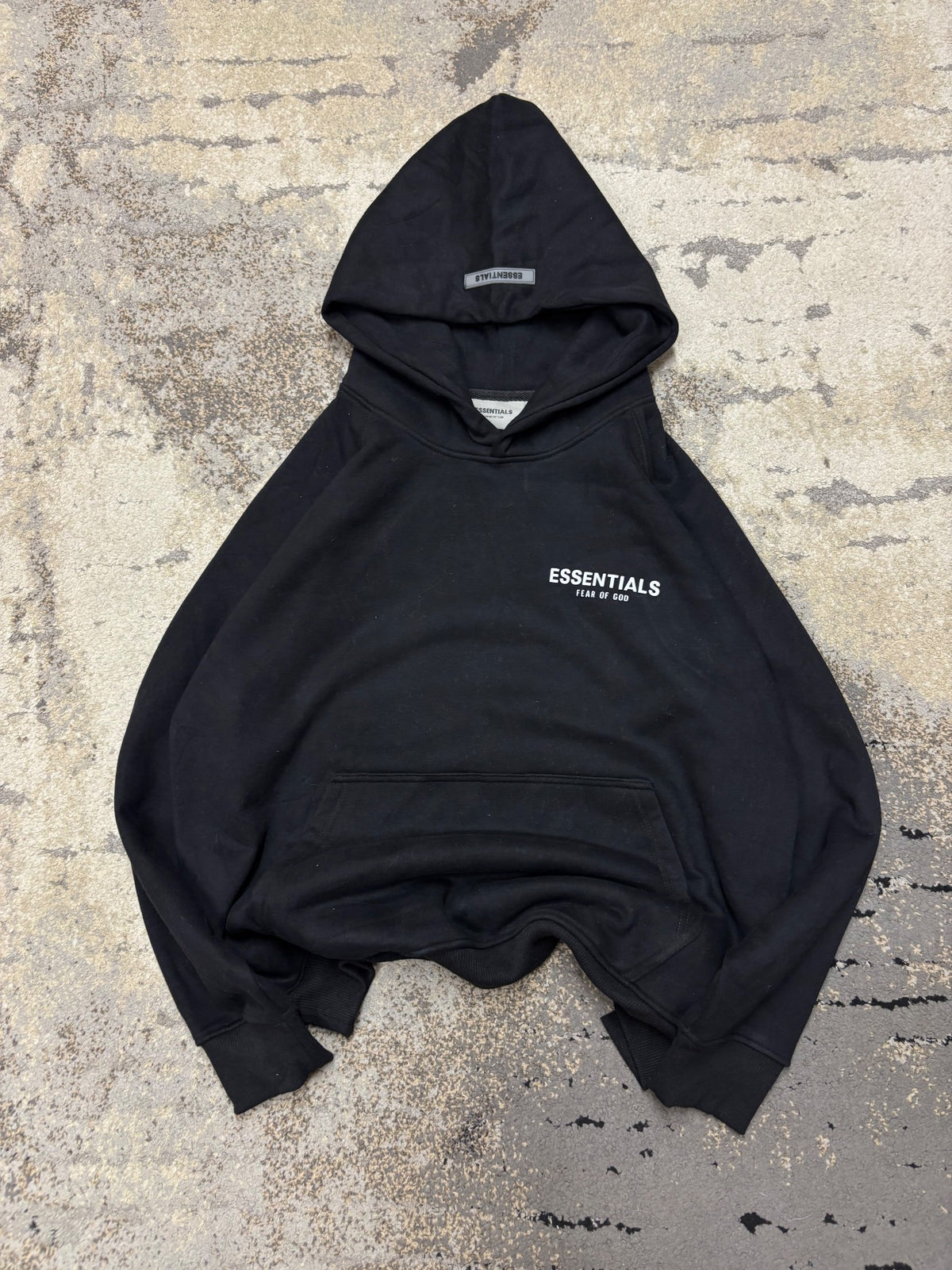 Bluza Essentials hoodie, damskie w bardzo dobrym stanie rozmiar S, widok z przodu