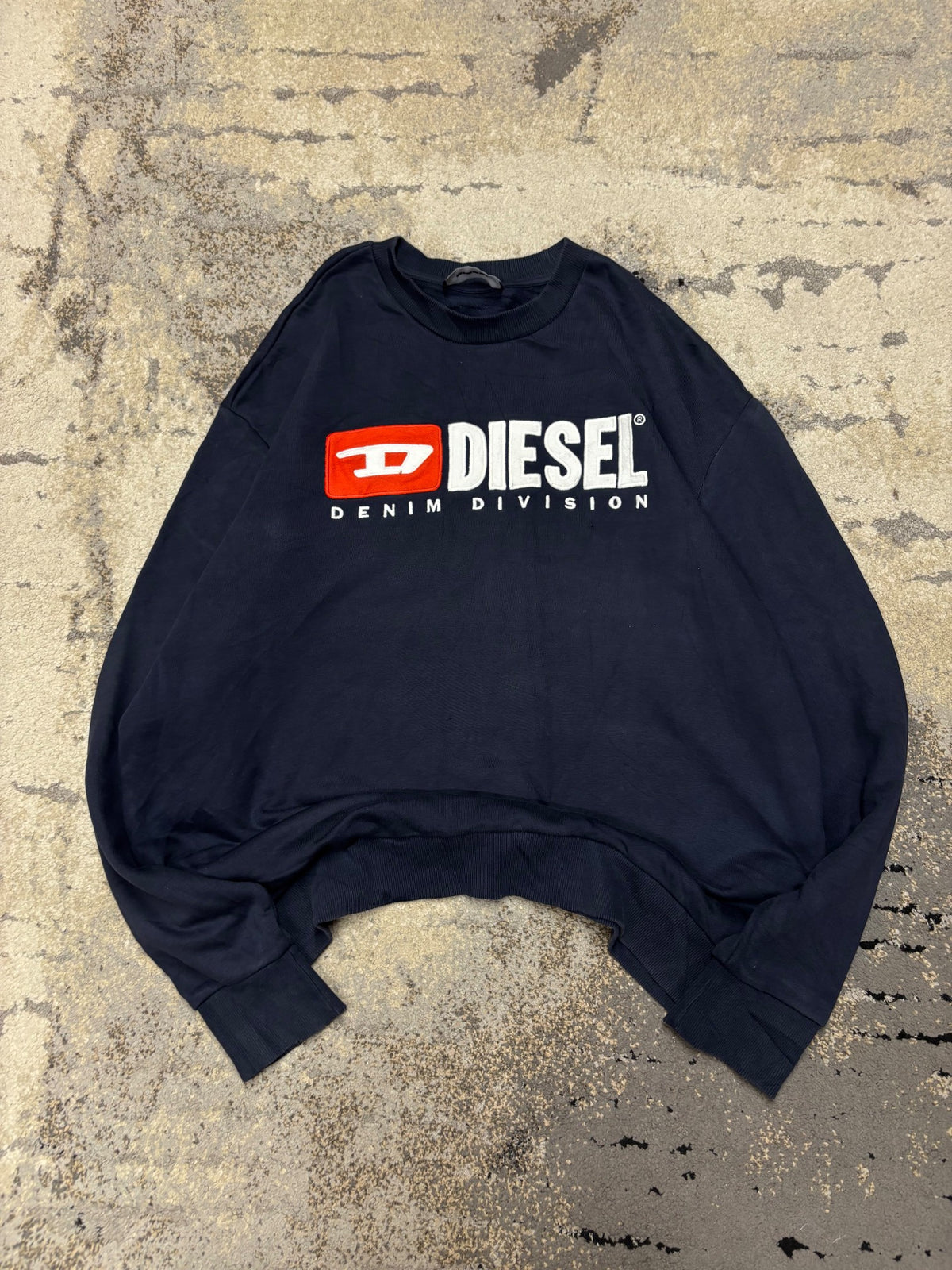 Bluza crewneck Diesel Haft Logo, męskie w bardzo dobrym stanie rozmiar L, widok z przodu