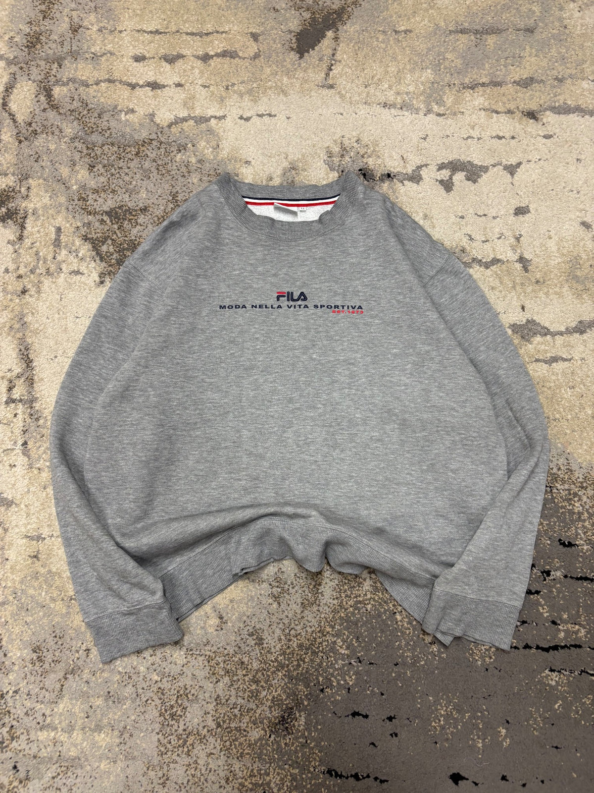 Bluza crewneck Fila, damskie w bardzo dobrym stanie rozmiar L, widok z przodu