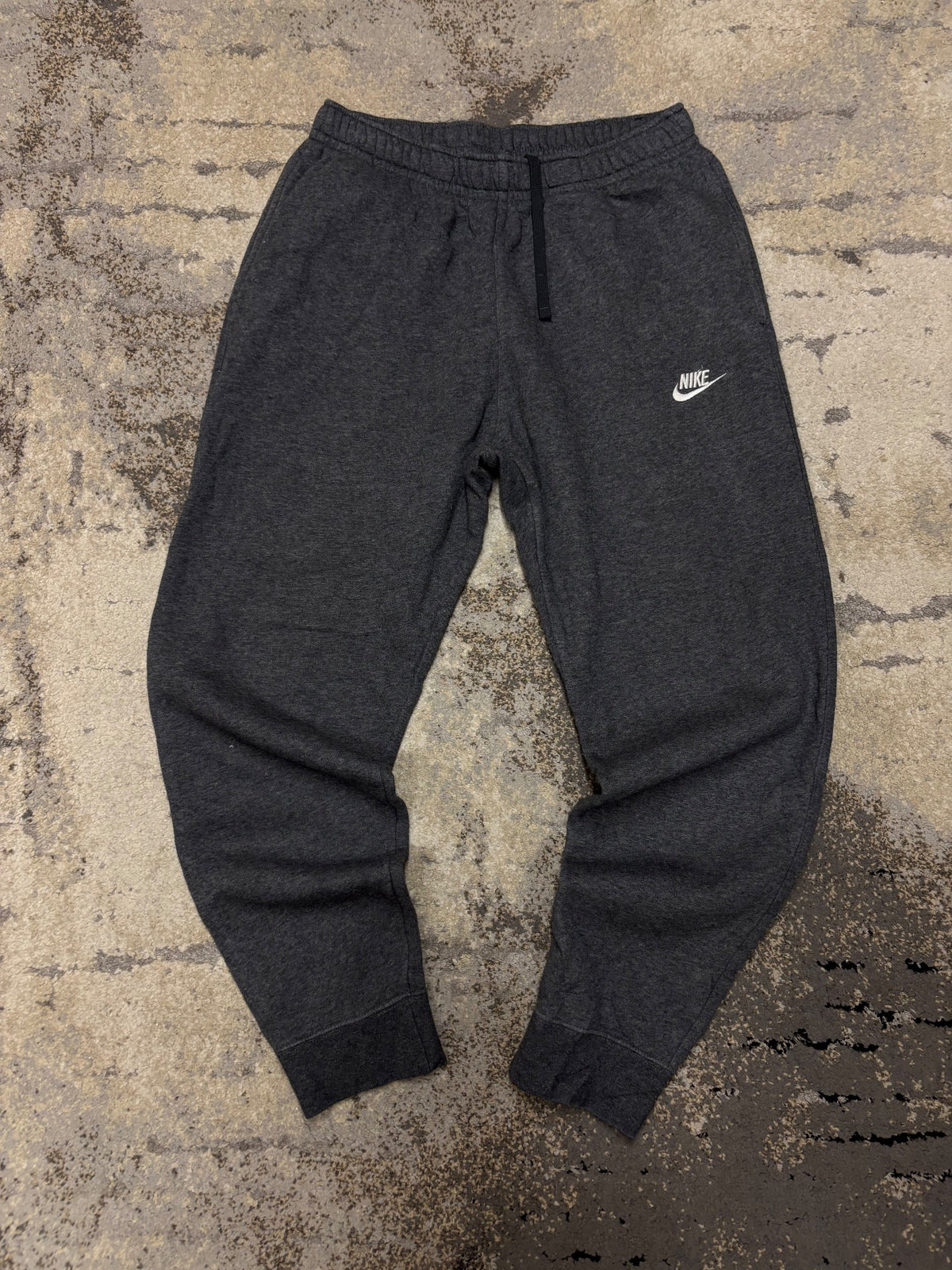 Dresy Nike Basic haft Logo, męskie w bardzo dobrym stanie rozmiar M, widok z przodu
