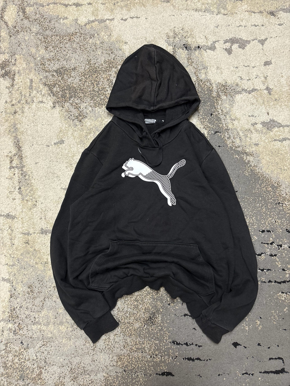 Bluza Puma hoodie, damskie w bardzo dobrym stanie rozmiar M, widok z przodu