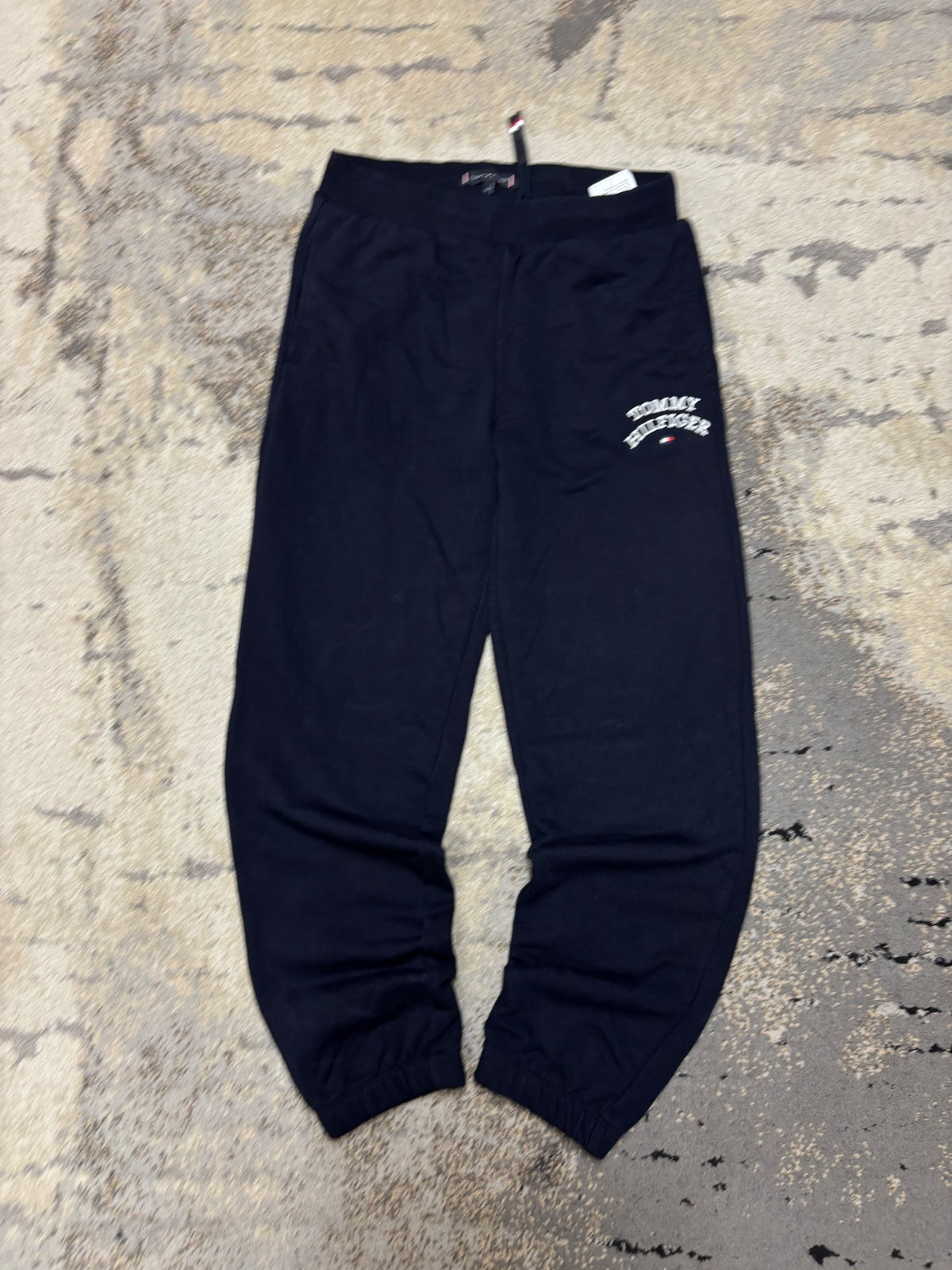 Dresy Tommy Hilfiger, dziecięce w bardzo dobrym stanie rozmiar 152 cm / 12 lat, widok z przodu