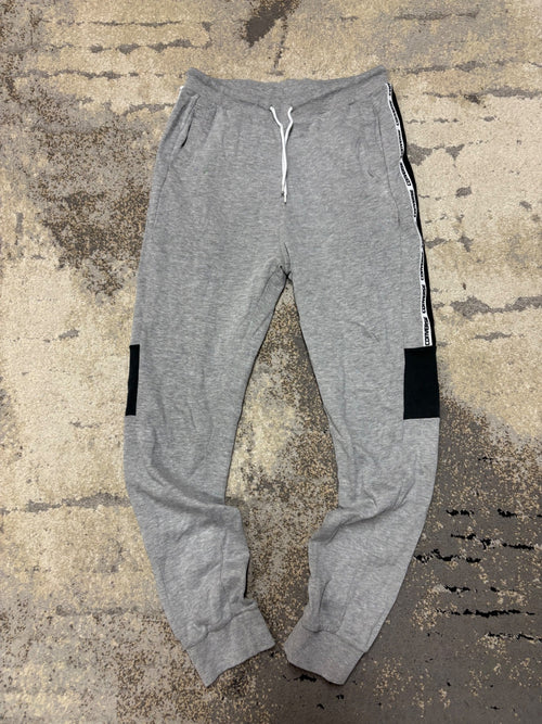 Dresy Converse, dziecięce w bardzo dobrym stanie rozmiar 158 cm / 13 lat, widok z przodu