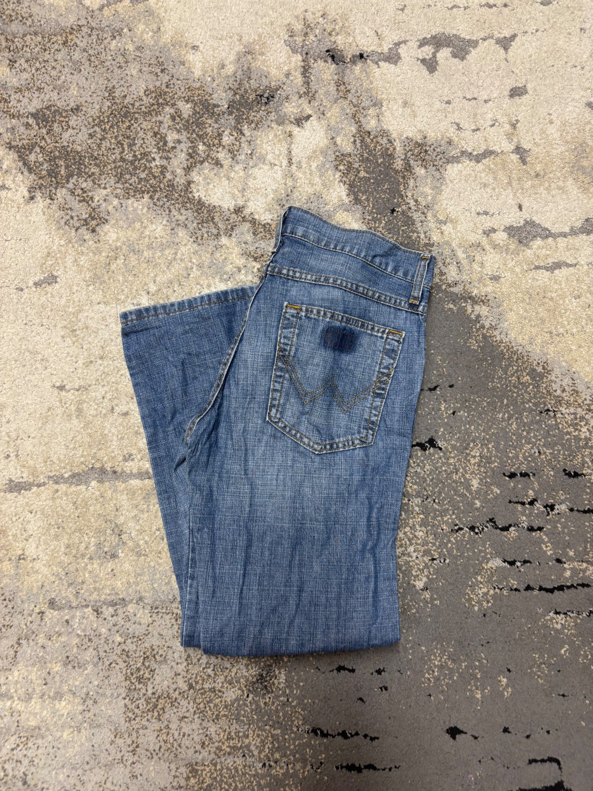 Jeansy wrangler, męskie w dobrym stanie rozmiar M, detal