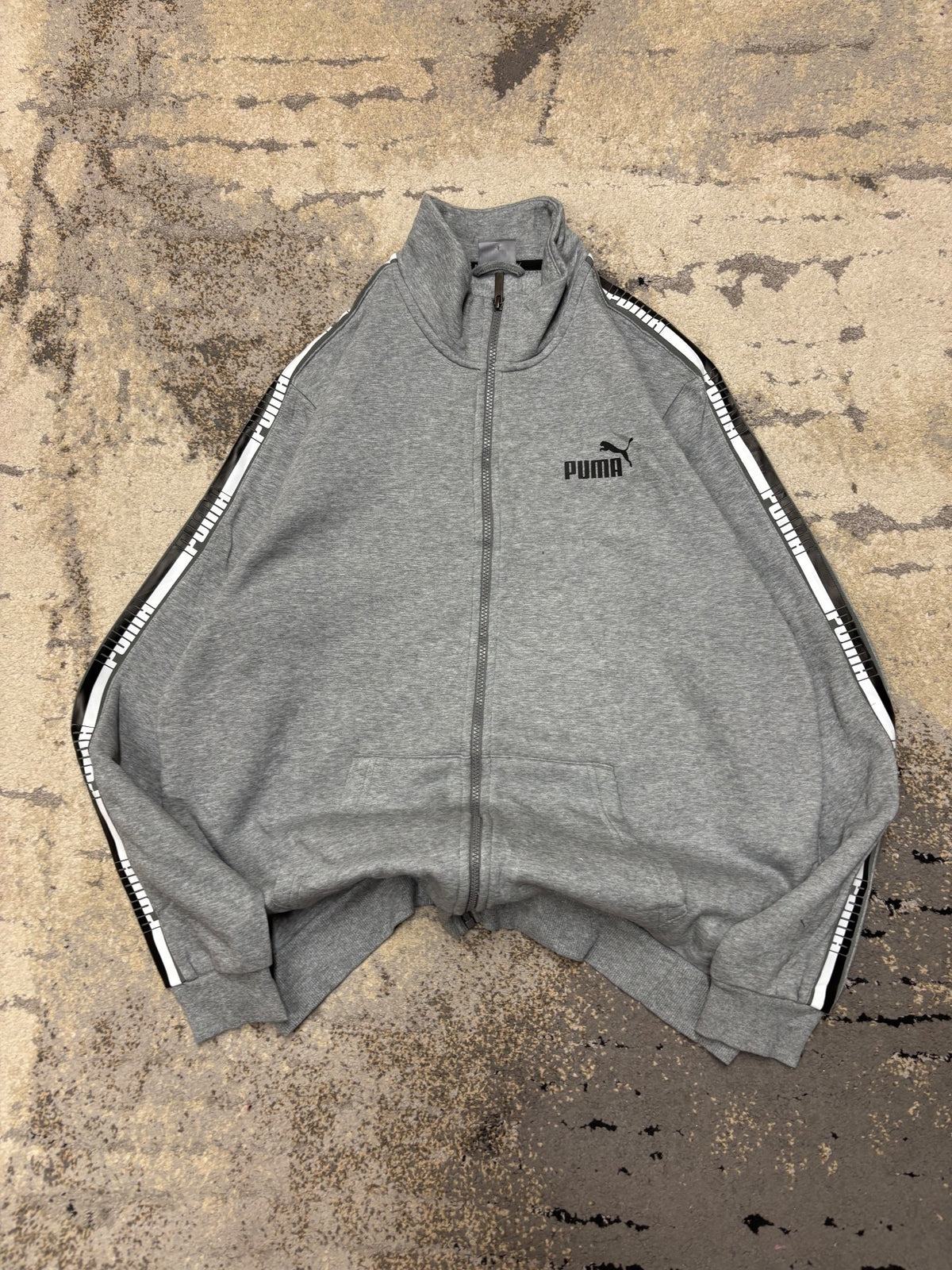 Bluza Puma zipp, męskie w bardzo dobrym stanie rozmiar XL, widok z przodu