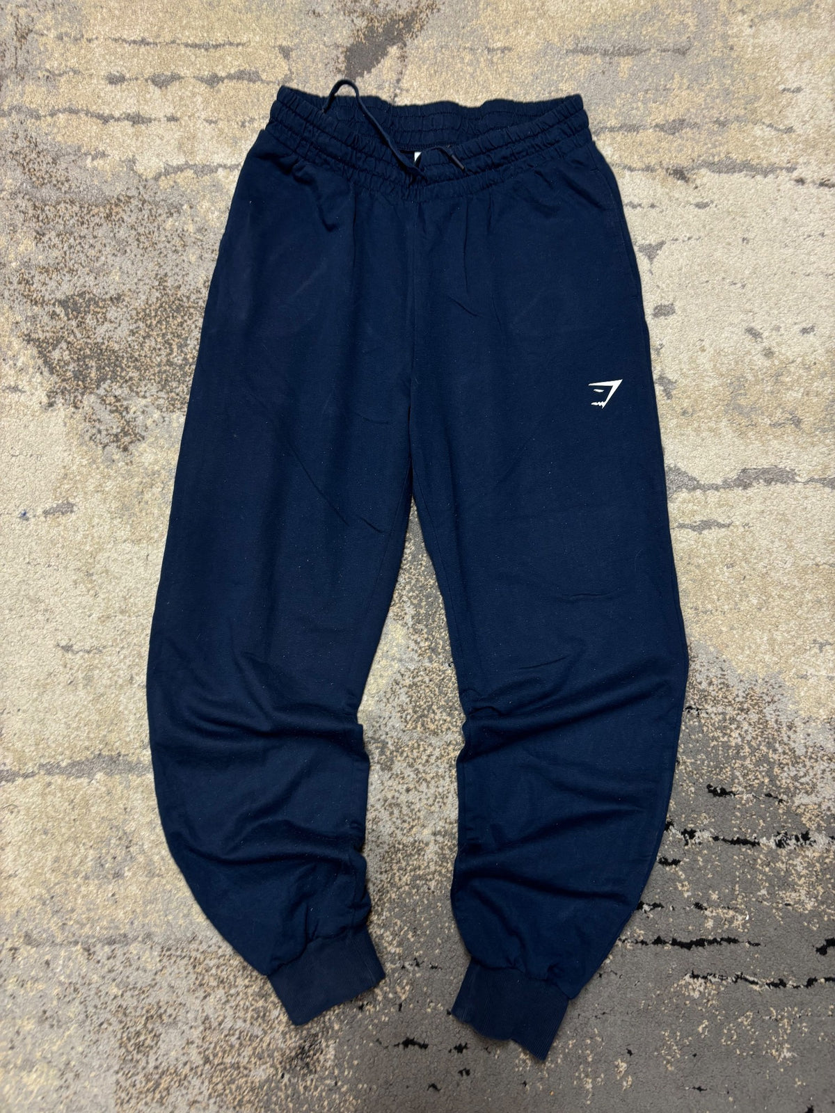 Dresy GymShark, damskie w bardzo dobrym stanie rozmiar M, widok z przodu