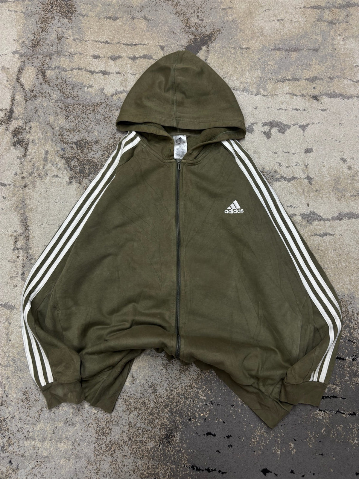 Bluza Adidas zipp, męskie w bardzo dobrym stanie rozmiar XL, widok z przodu