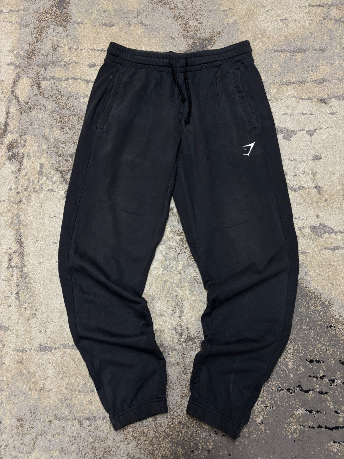 Dresy GymShark, damskie w bardzo dobrym stanie rozmiar M, widok z przodu
