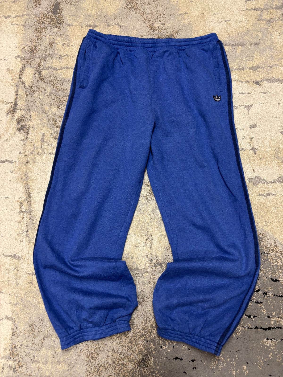 Dresy Adidas, męskie w bardzo dobrym stanie rozmiar XL, widok z przodu