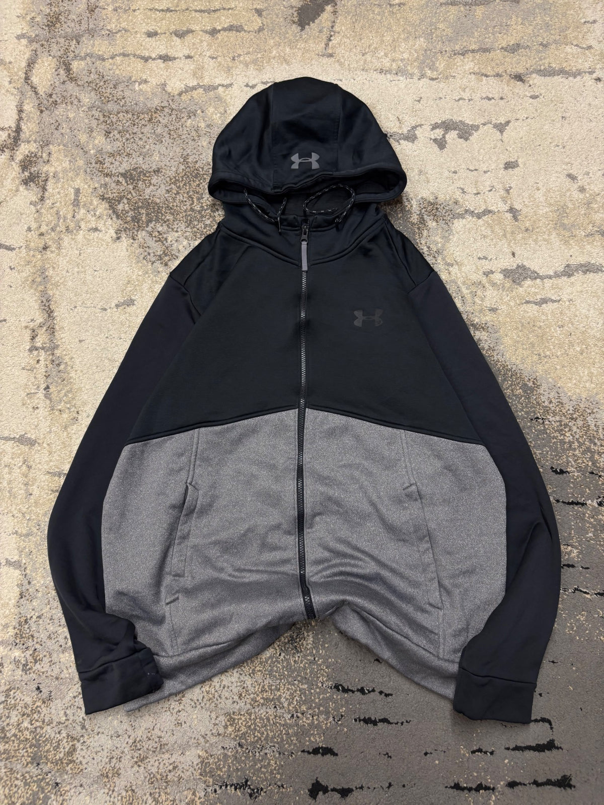 Bluza Under Armour zipp, męskie w bardzo dobrym stanie rozmiar XL, widok z przodu