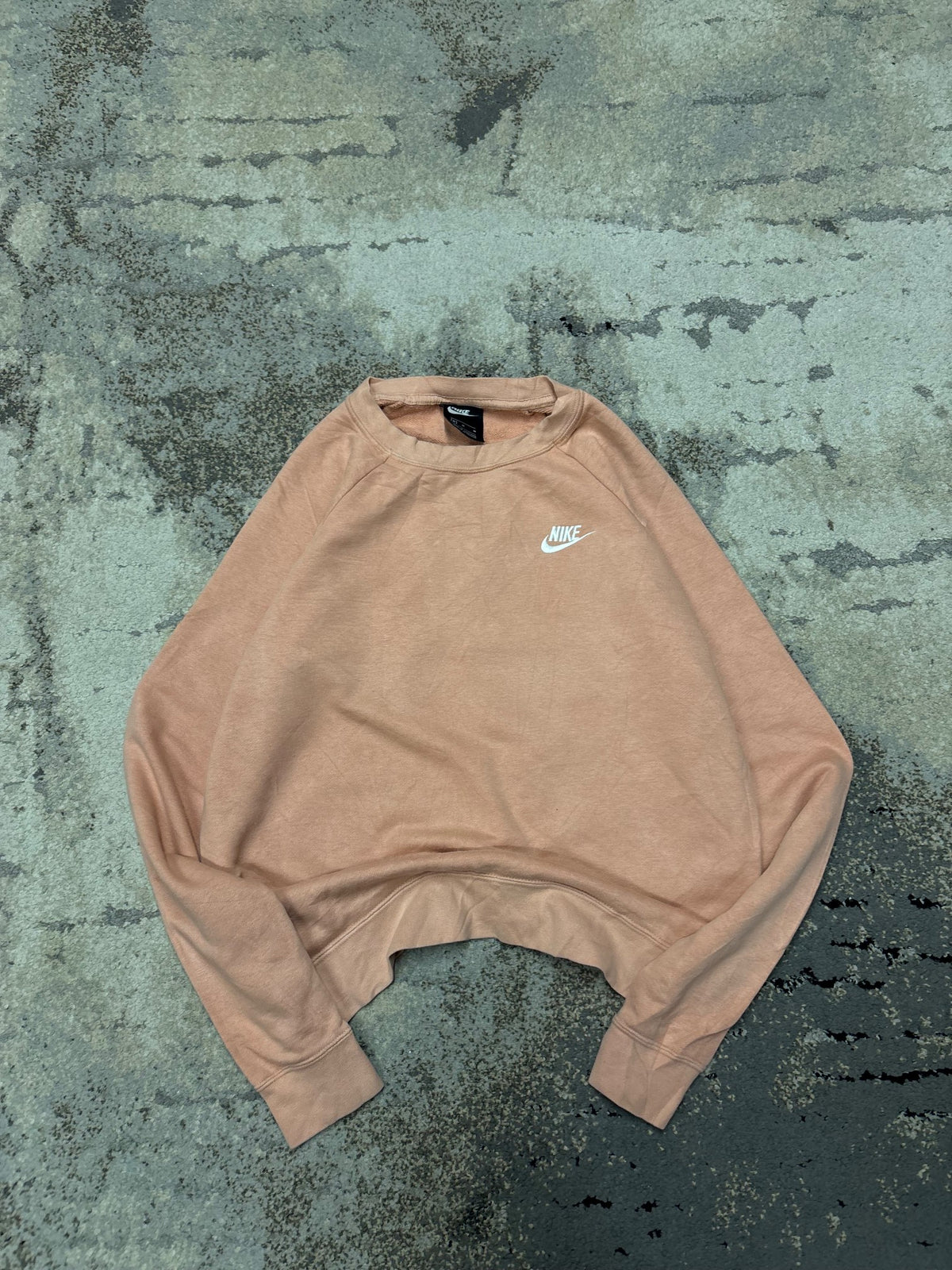 Bluza Nike crewneck, damskie w bardzo dobrym stanie rozmiar M, widok z przodu