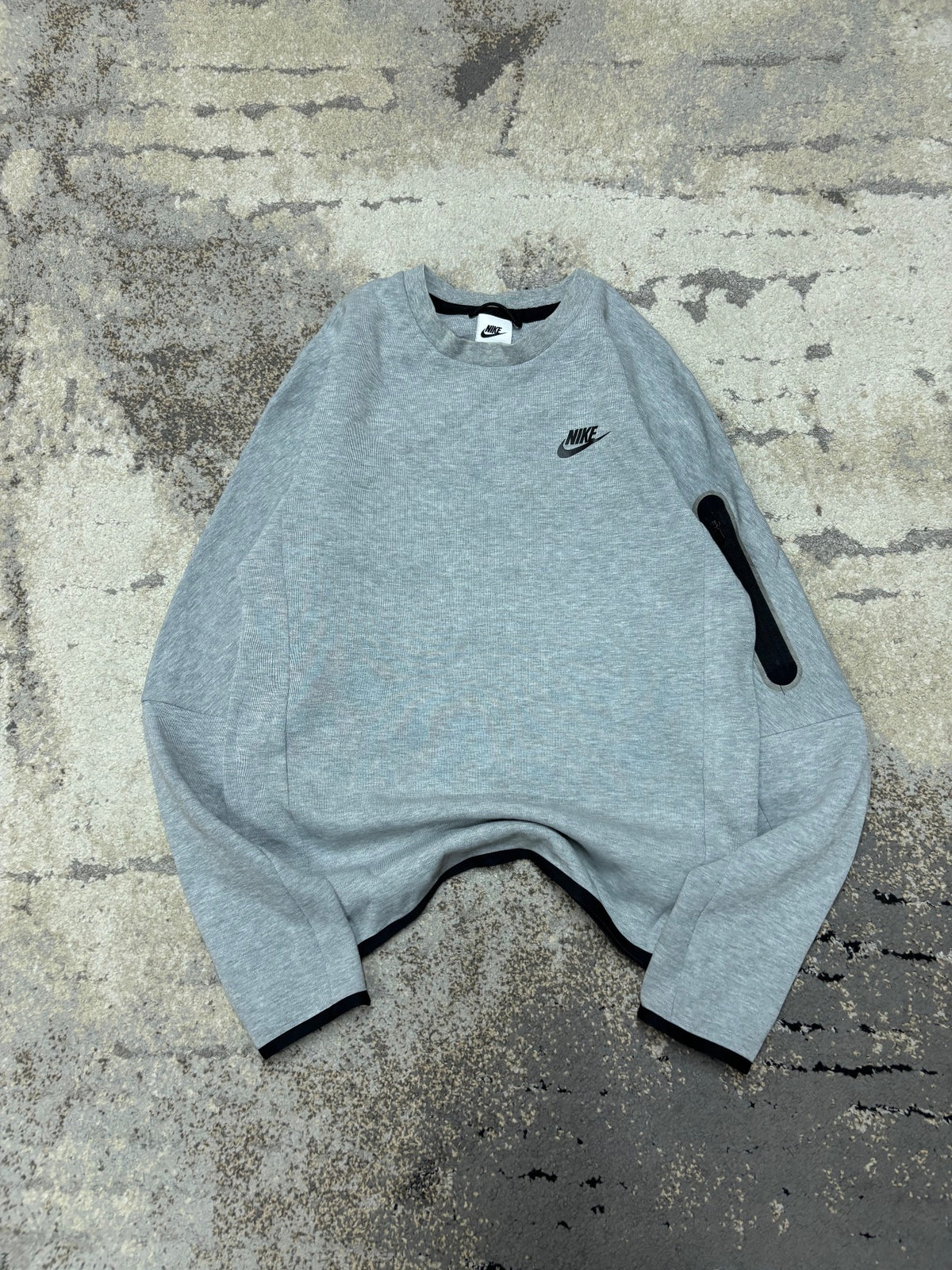 Bluza Nike Tech Fleece, damskie w bardzo dobrym stanie rozmiar XS, widok z przodu