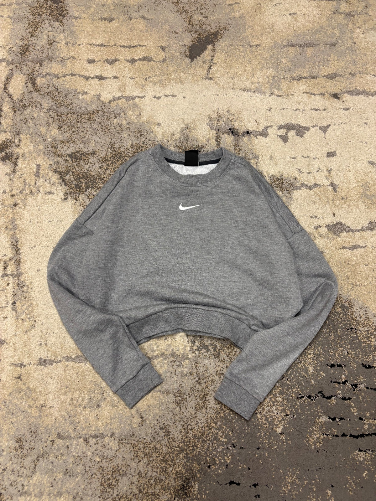 Bluza Nike crewneck, damskie w bardzo dobrym stanie rozmiar M, widok z przodu