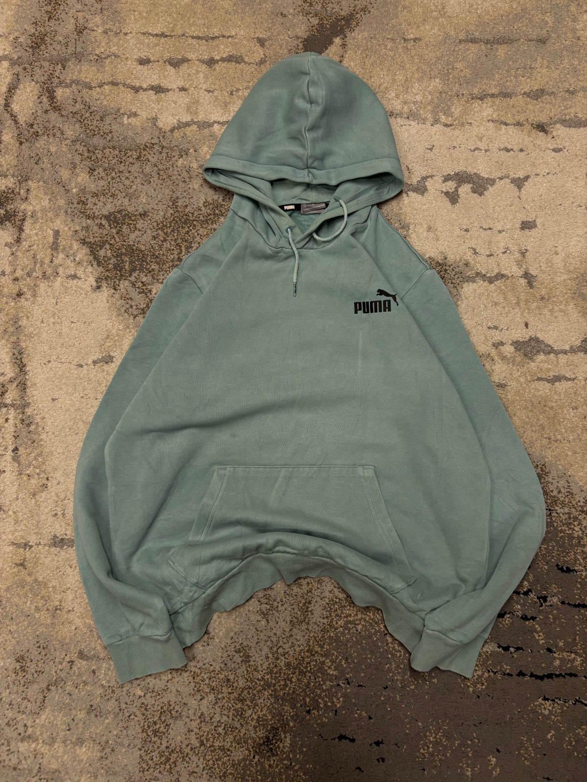 Bluza Puma hoodie, damskie w bardzo dobrym stanie rozmiar M, widok z przodu