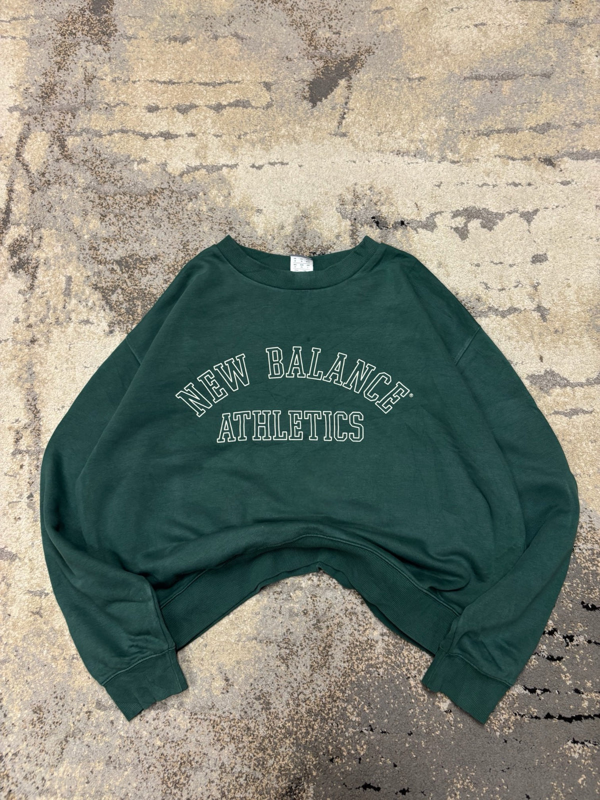 Bluza New Balance crewneck, damskie w bardzo dobrym stanie rozmiar M, widok z przodu