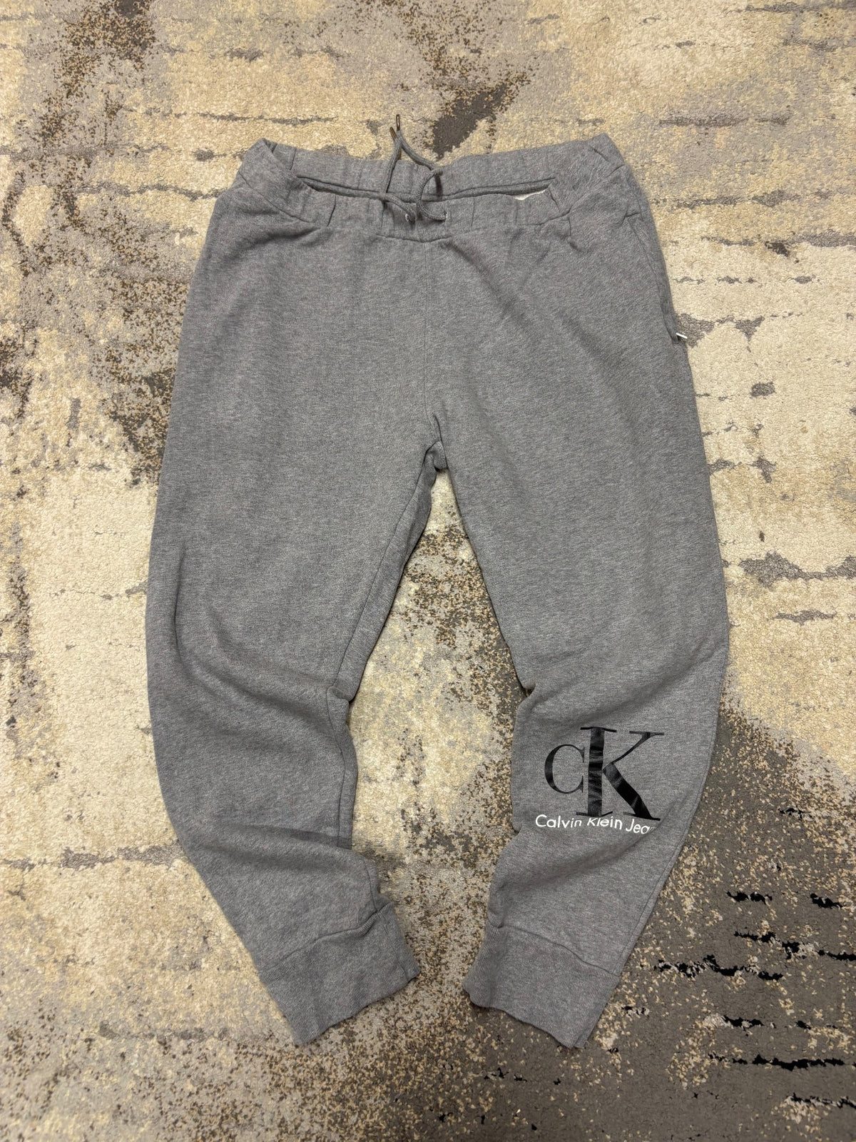 Dresy Calvin Klein, męskie w bardzo dobrym stanie rozmiar XL, widok z przodu