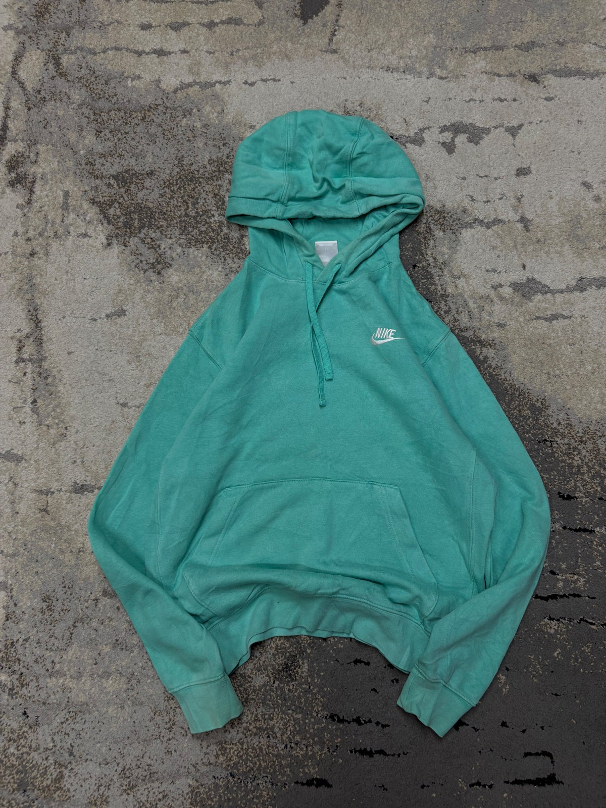 Bluza Nike hoodie, damskie w bardzo dobrym stanie rozmiar S, widok z przodu
