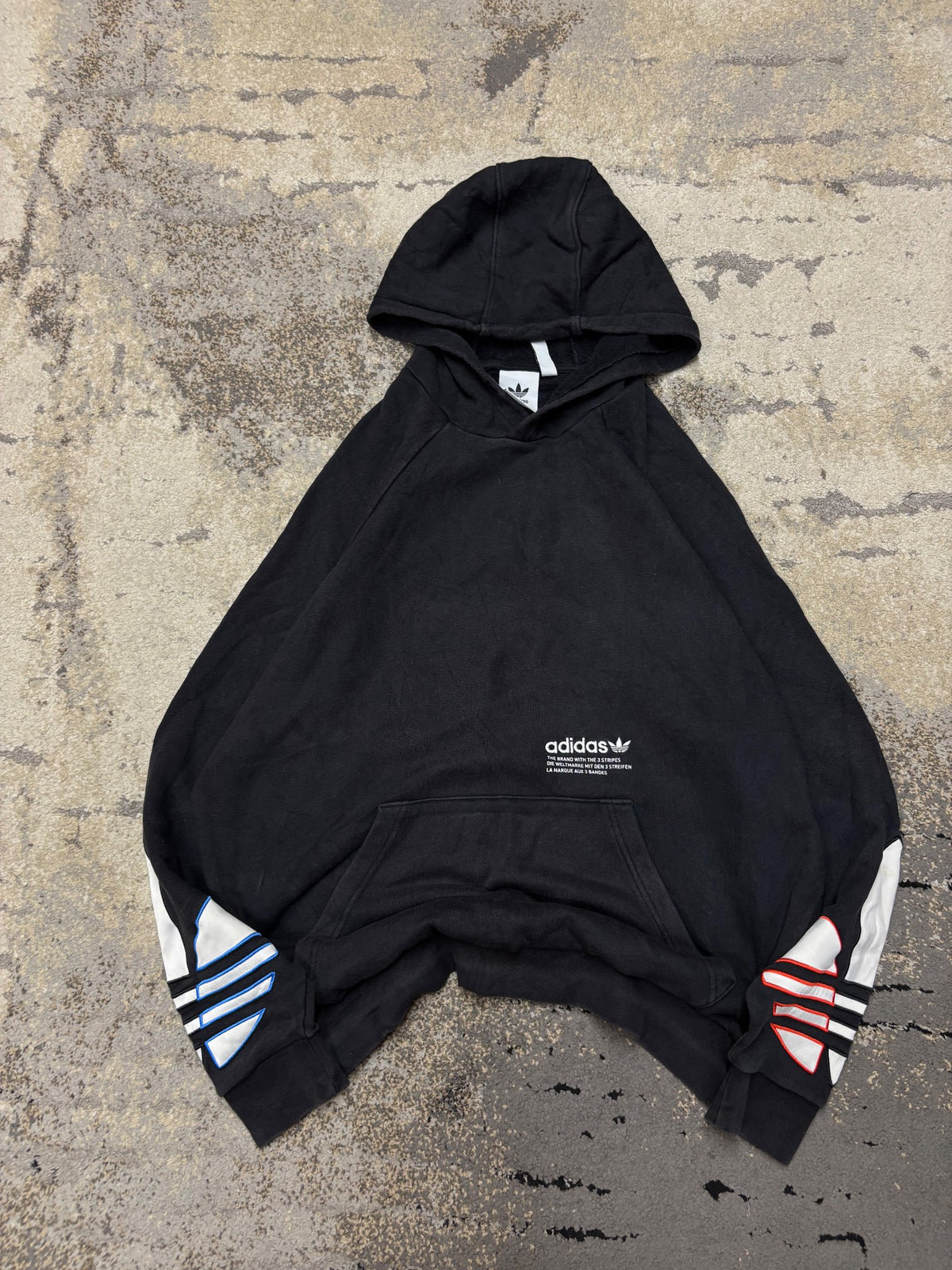 Bluza Adidas hoodie, damskie w bardzo dobrym stanie rozmiar L, widok z przodu