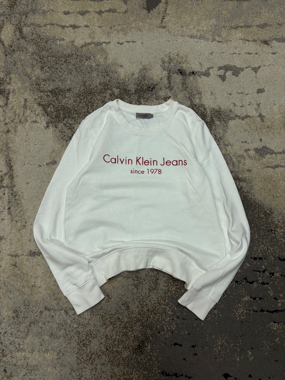 Bluza Calvin Klein crewneck, damskie w bardzo dobrym stanie rozmiar S, detal
