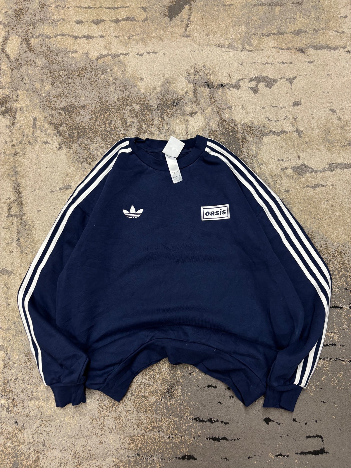 Bluza Adidas crewneck, męskie w bardzo dobrym stanie rozmiar M, detal