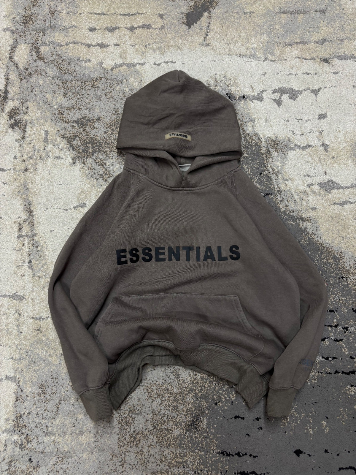 Bluza Essentials hoodie, damskie w bardzo dobrym stanie rozmiar XS, widok z przodu