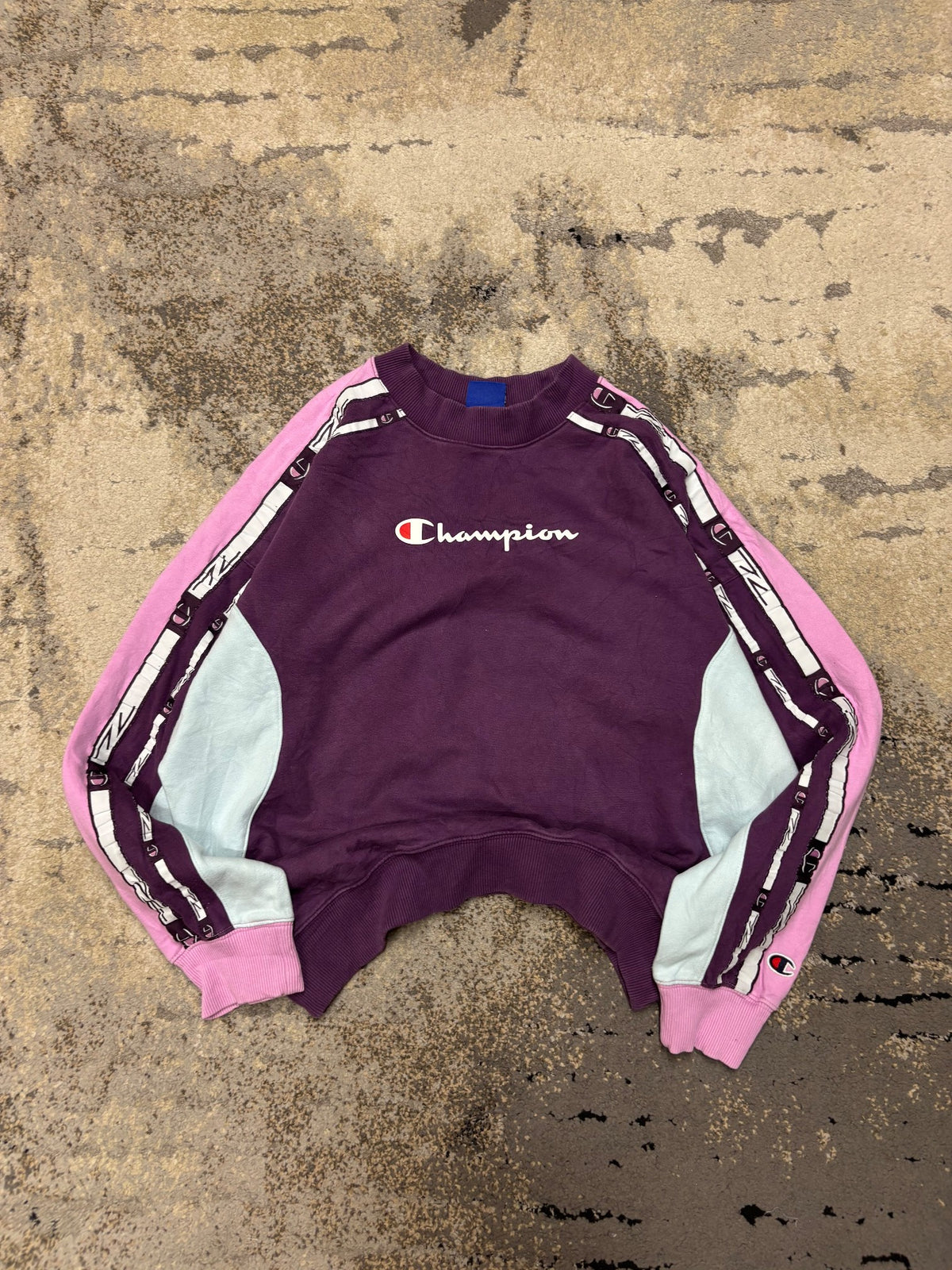 Bluza Champion crewneck, damskie w bardzo dobrym stanie rozmiar XL, widok z przodu