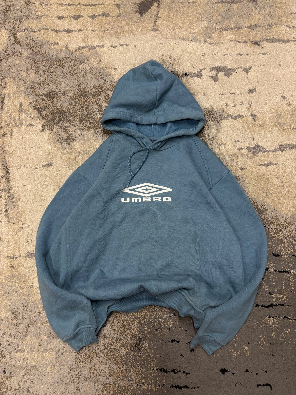 Bluza Umbro vintage retro y2k, damskie w bardzo dobrym stanie rozmiar M, widok z przodu