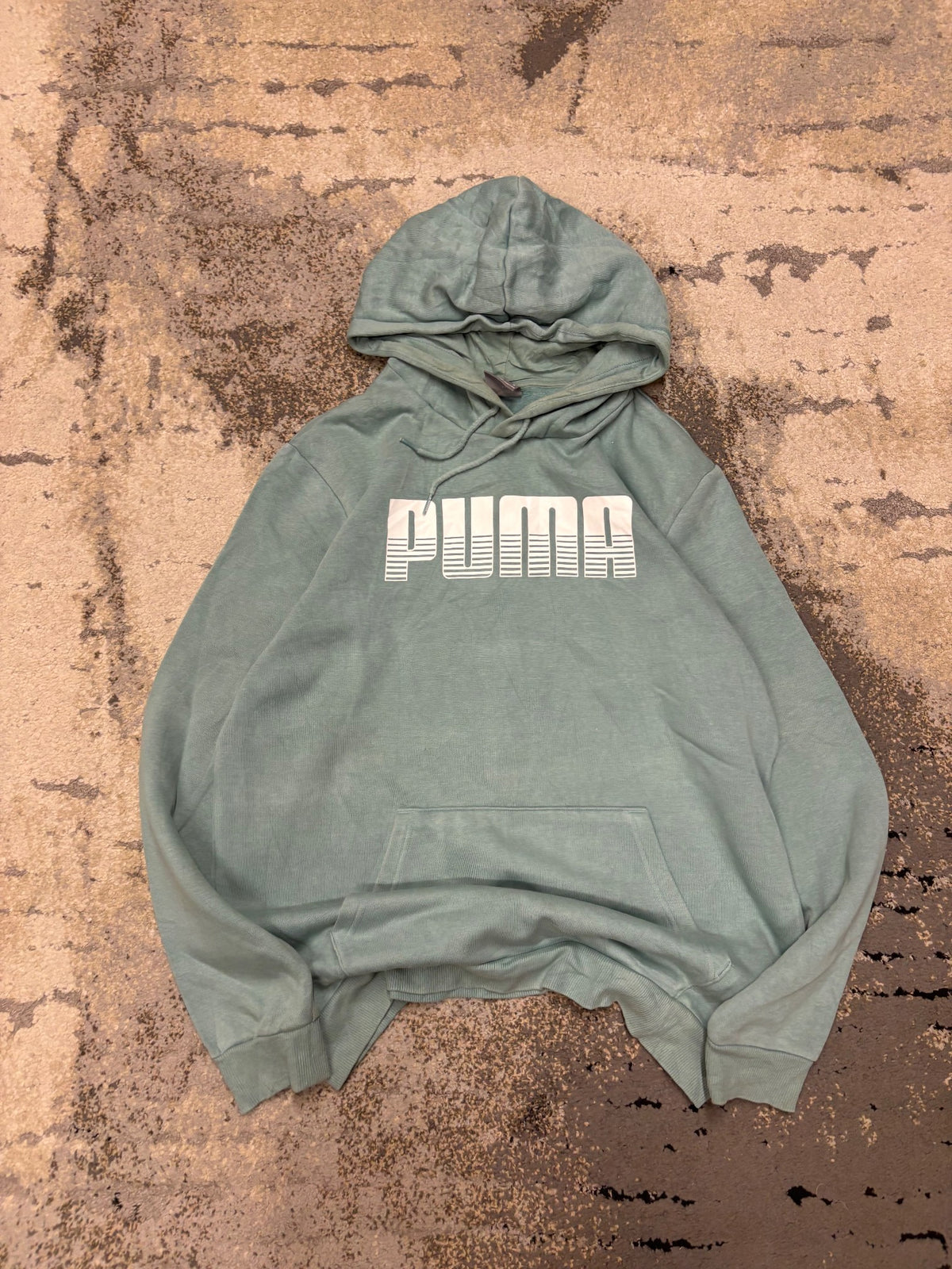 Bluza Puma hoodie, damskie w bardzo dobrym stanie rozmiar M, widok z przodu
