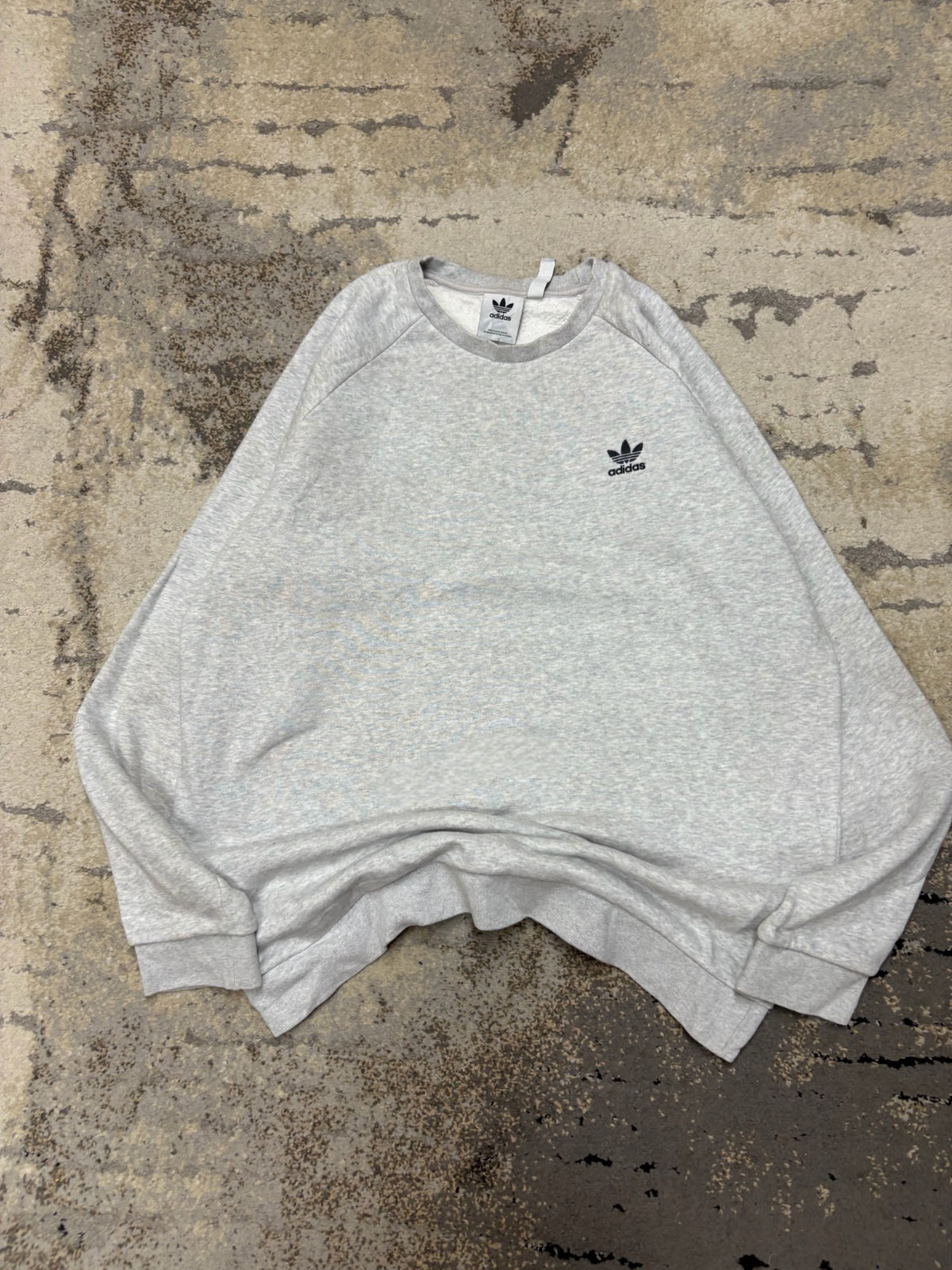 Bluza Adidas crewneck, męskie w bardzo dobrym stanie rozmiar L, widok z przodu