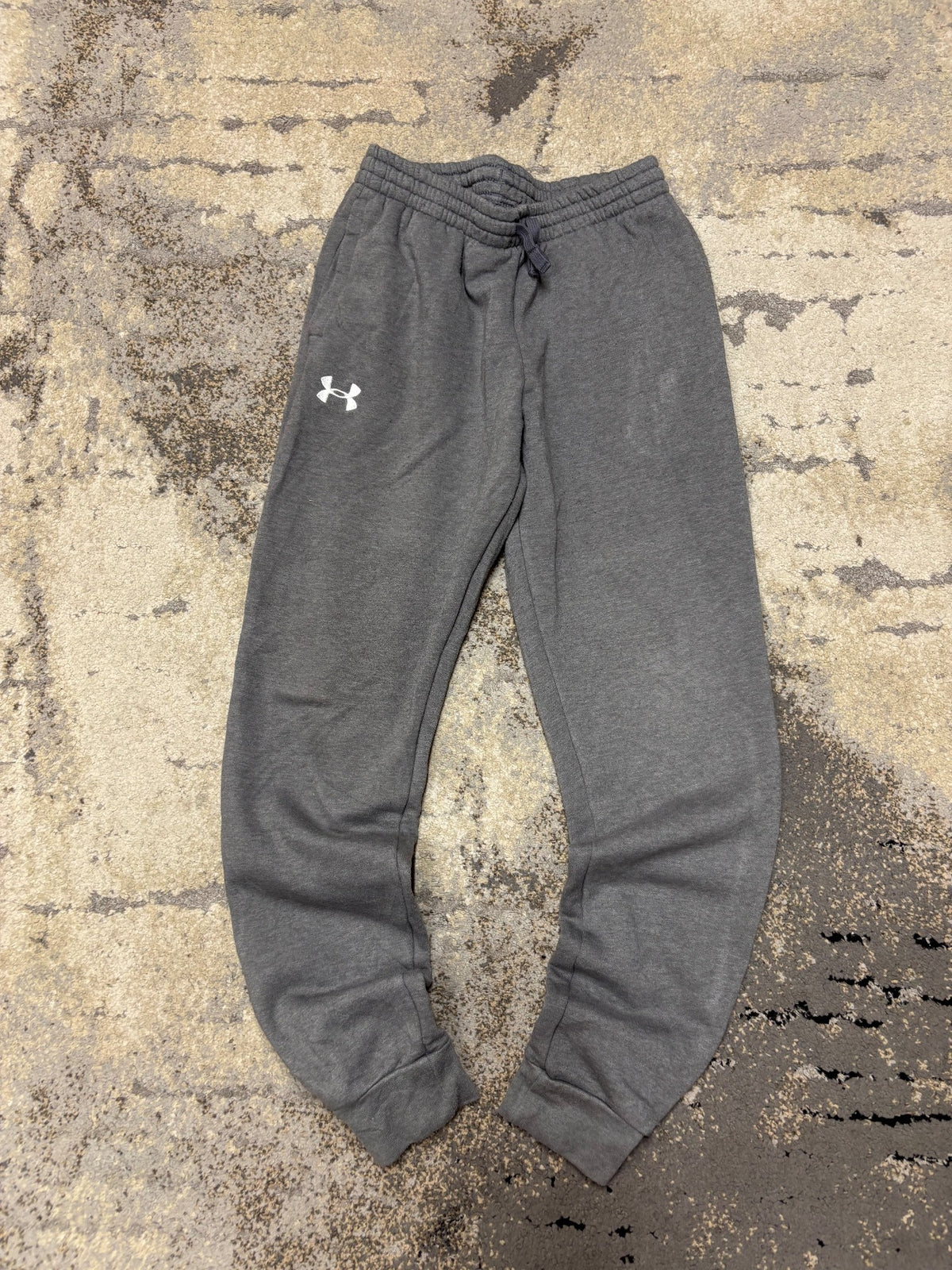 Dresy Under Armour, dziecięce w bardzo dobrym stanie rozmiar L, detal