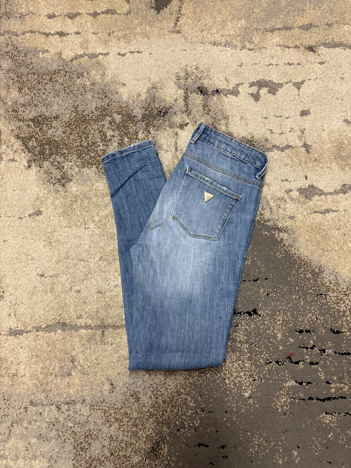 Jeansy guess, damskie w bardzo dobrym stanie rozmiar S, detal