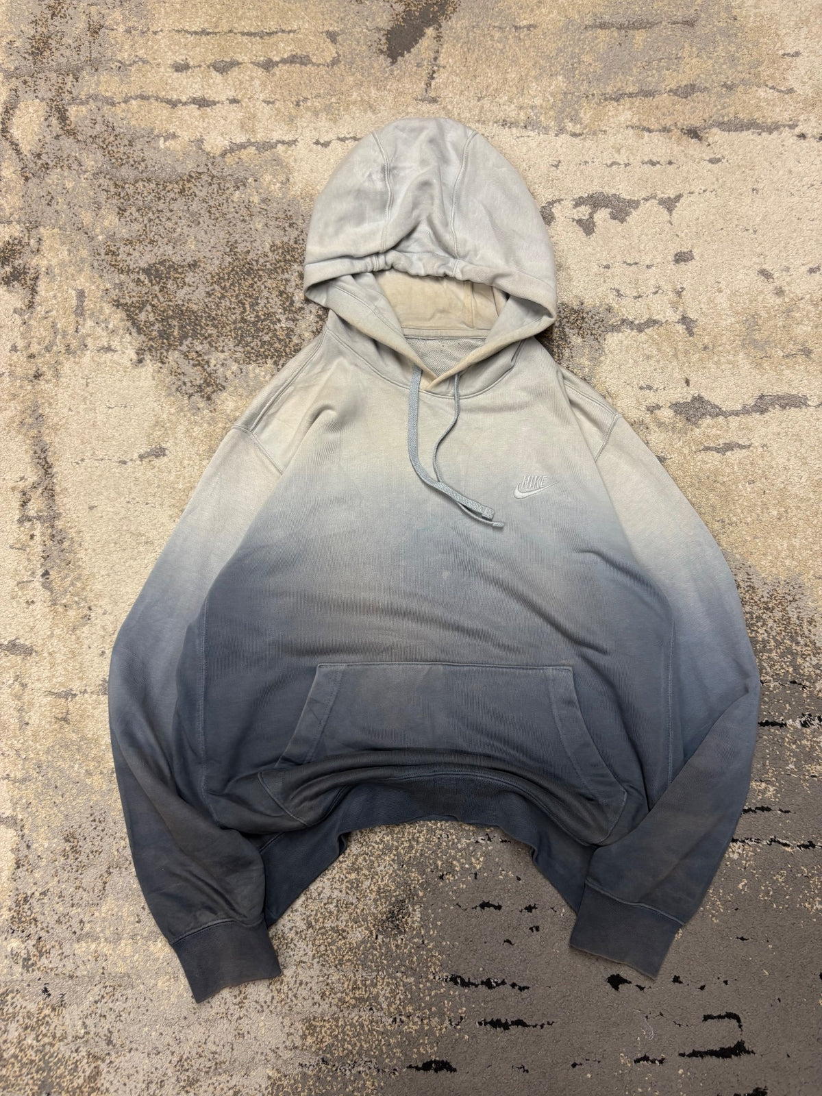 Bluza Nike hoodie, męskie w dobrym stanie rozmiar M, widok z przodu