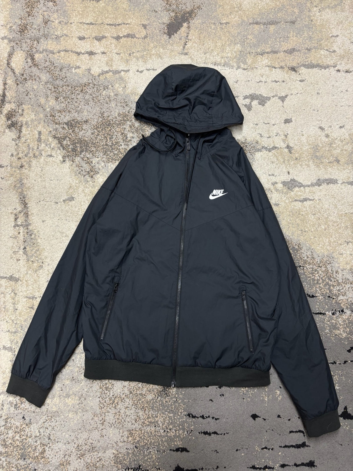 Kurtka wiatrówka Nike, męskie w bardzo dobrym stanie rozmiar M, widok z przodu