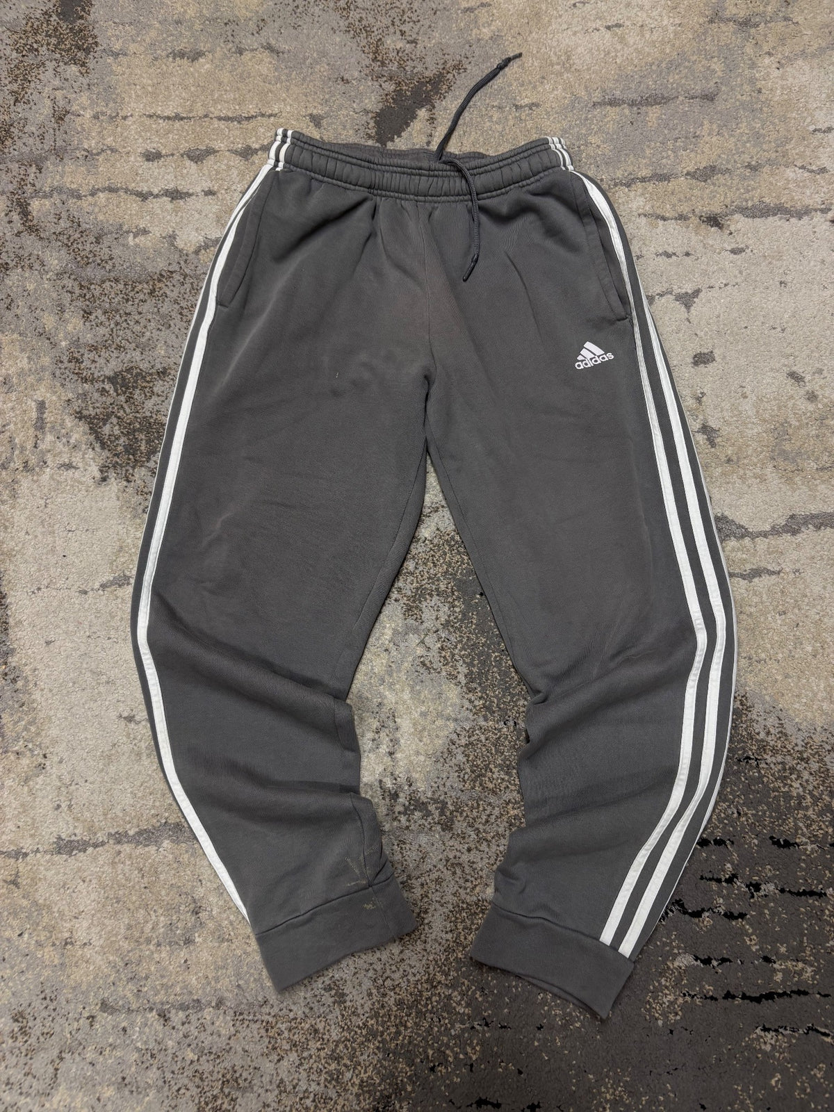 Dresy Adidas, damskie w dobrym stanie rozmiar S, widok z przodu