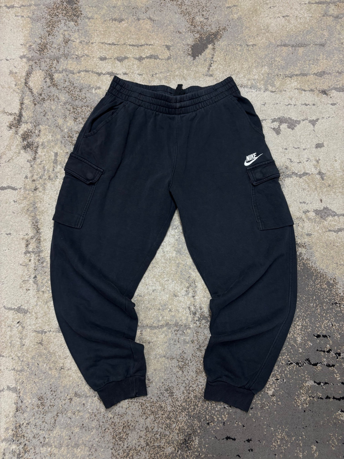 Dresy Nike, dziecięce w bardzo dobrym stanie rozmiar 158 cm / 13 lat, widok z przodu