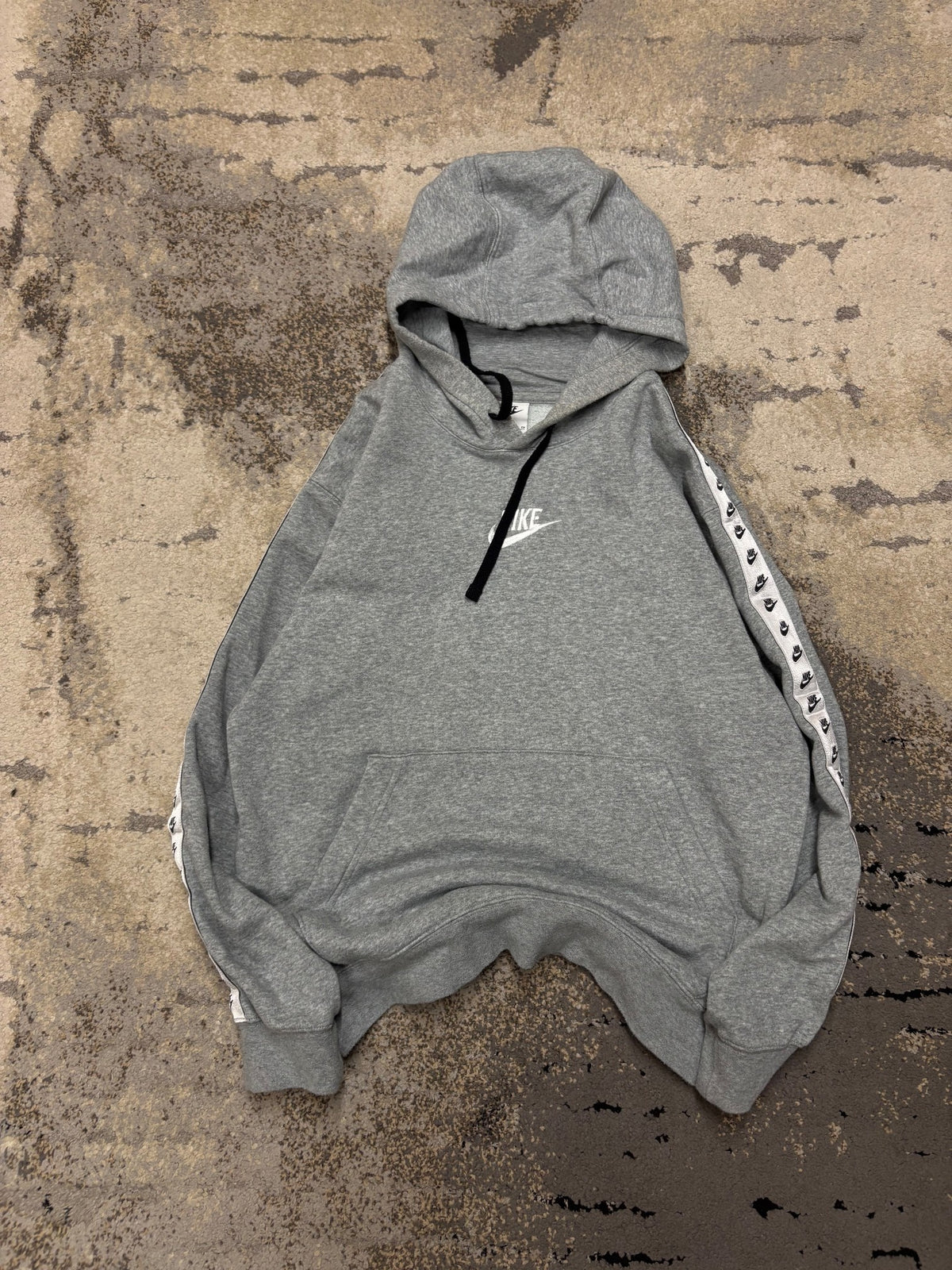 Bluza Nike hoodie, męskie w bardzo dobrym stanie rozmiar S, detal