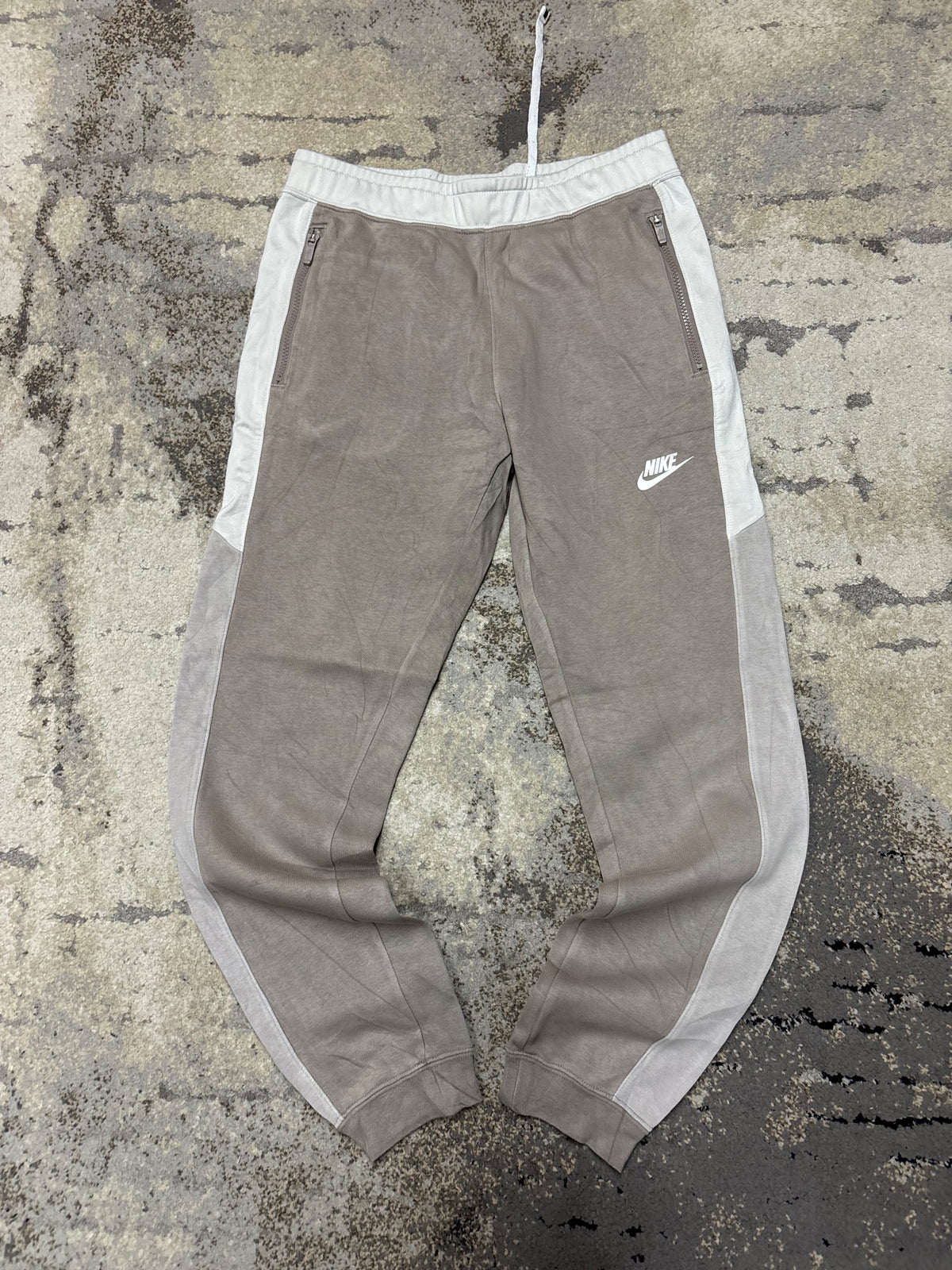 Dresy Nike, damskie w bardzo dobrym stanie rozmiar S, widok z przodu